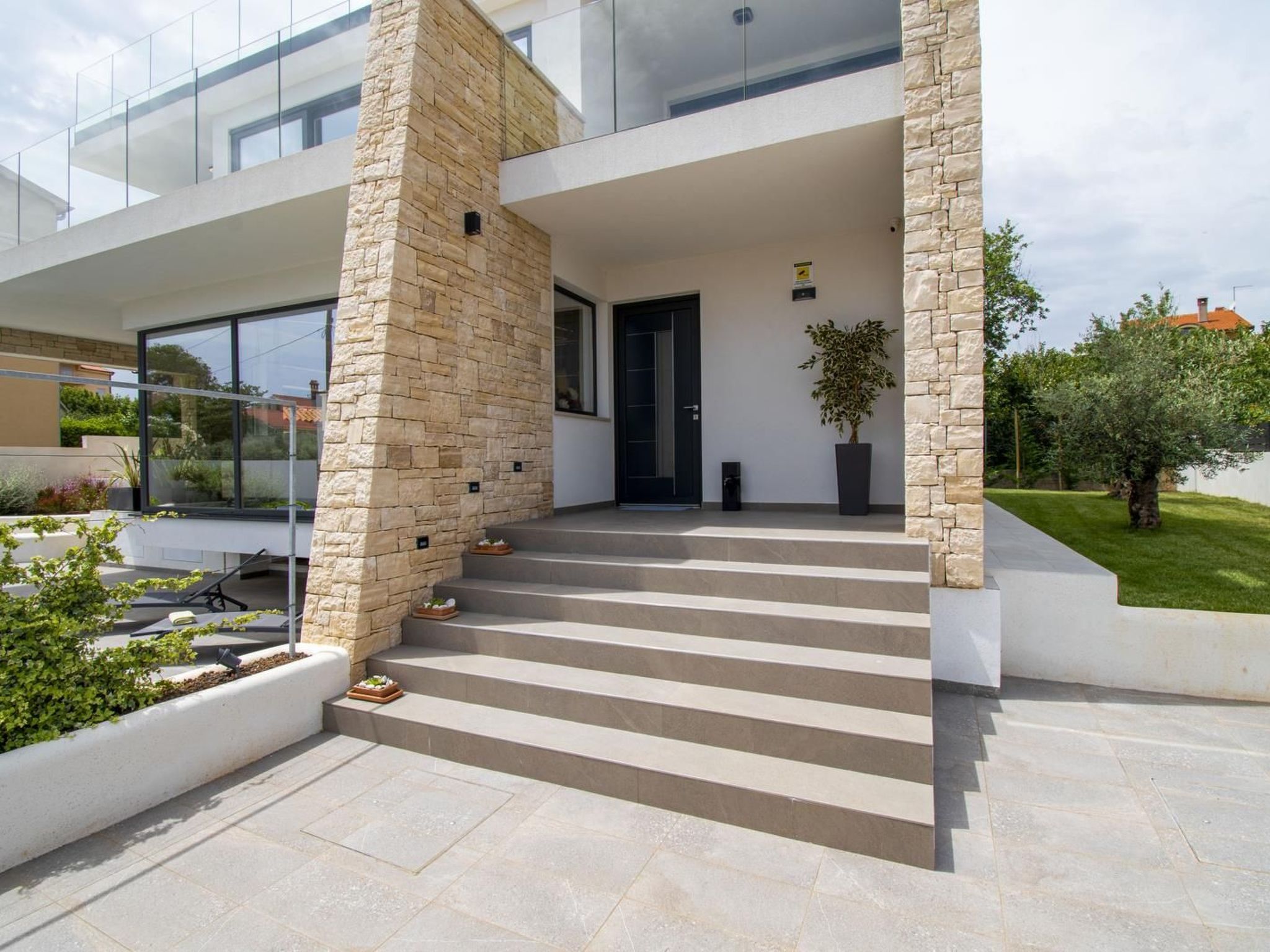 Schöne Villa im Dorf Ližnjan-Image-tags.info