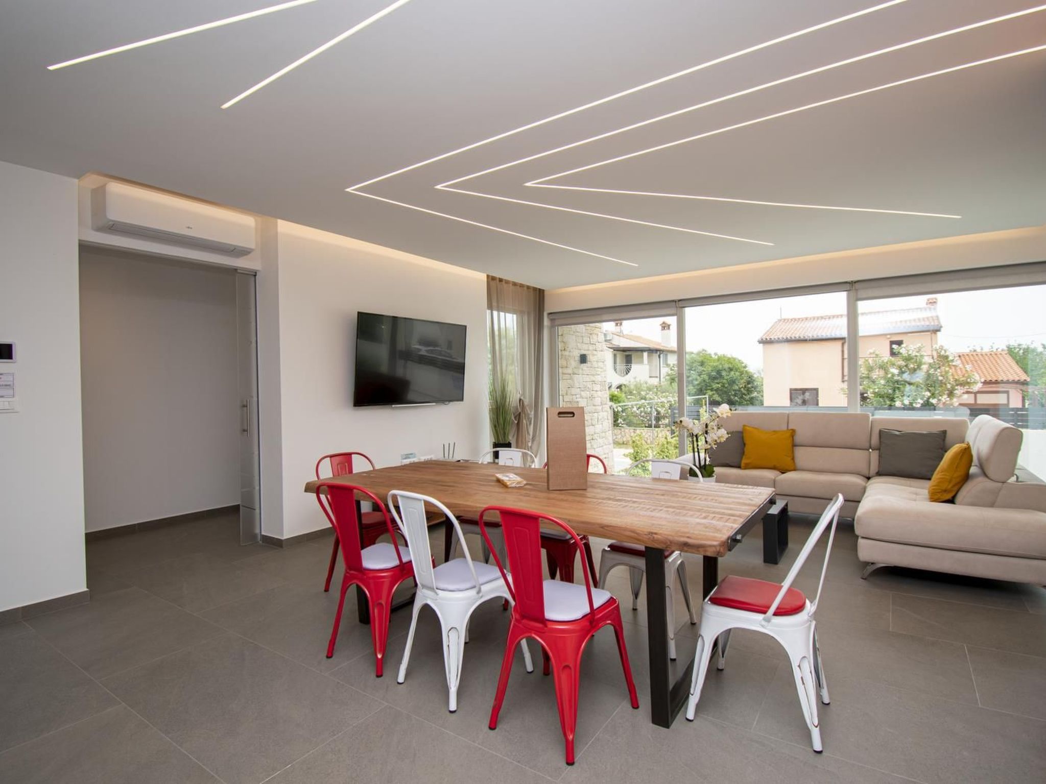 Schöne Villa im Dorf Ližnjan-Image-tags.info