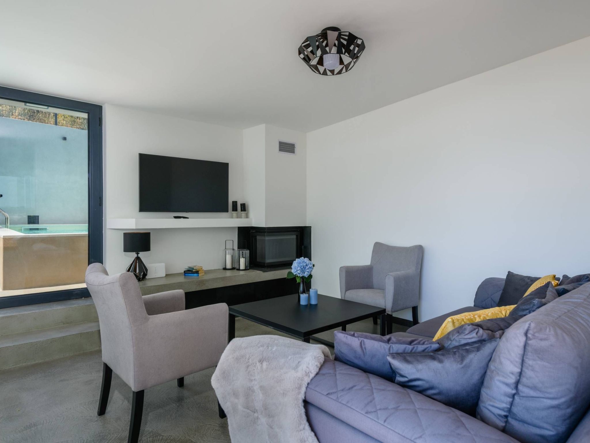 In Vintijan mit Privatem Pool-Binnen