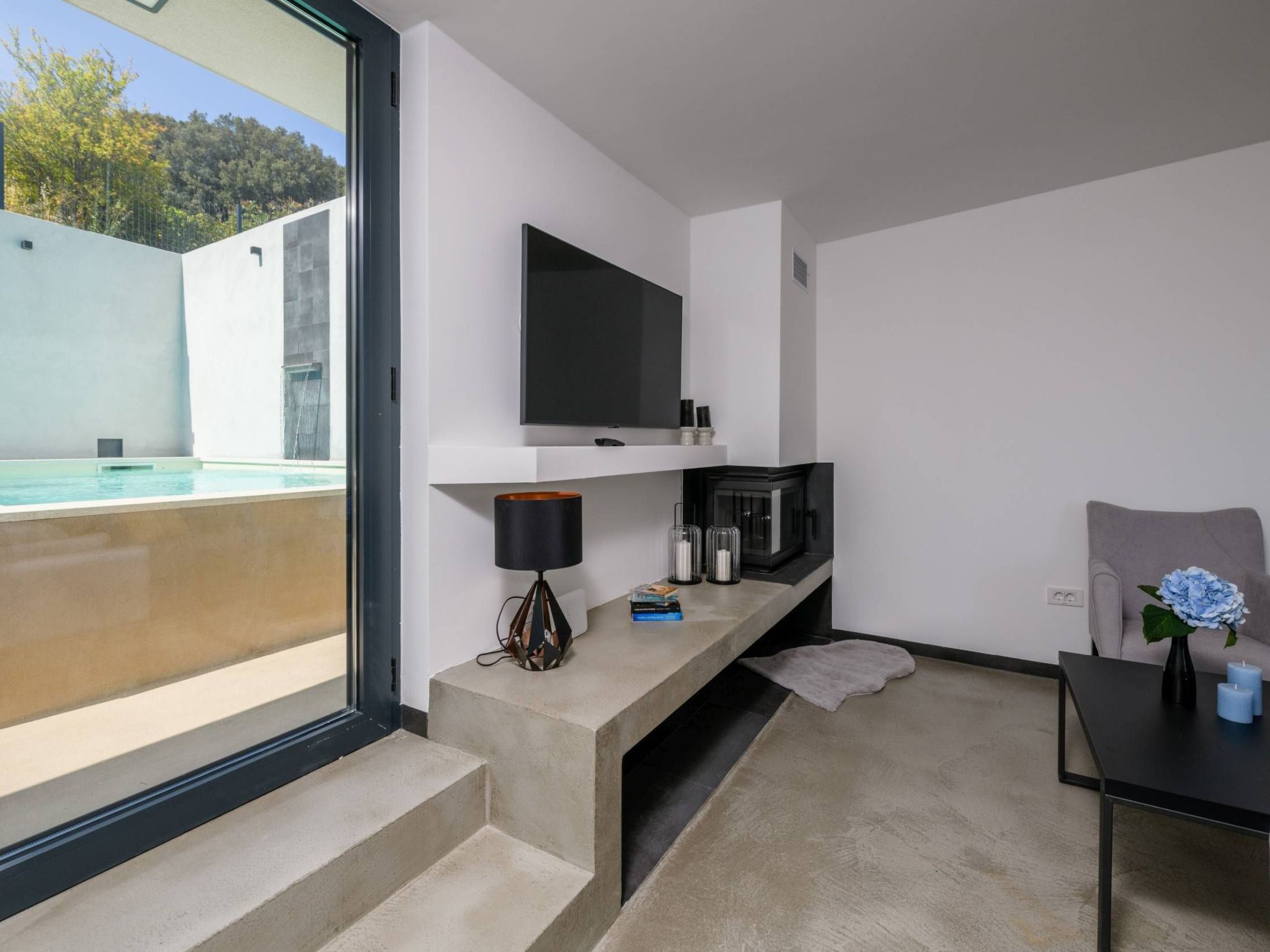 In Vintijan mit Privatem Pool-Binnen