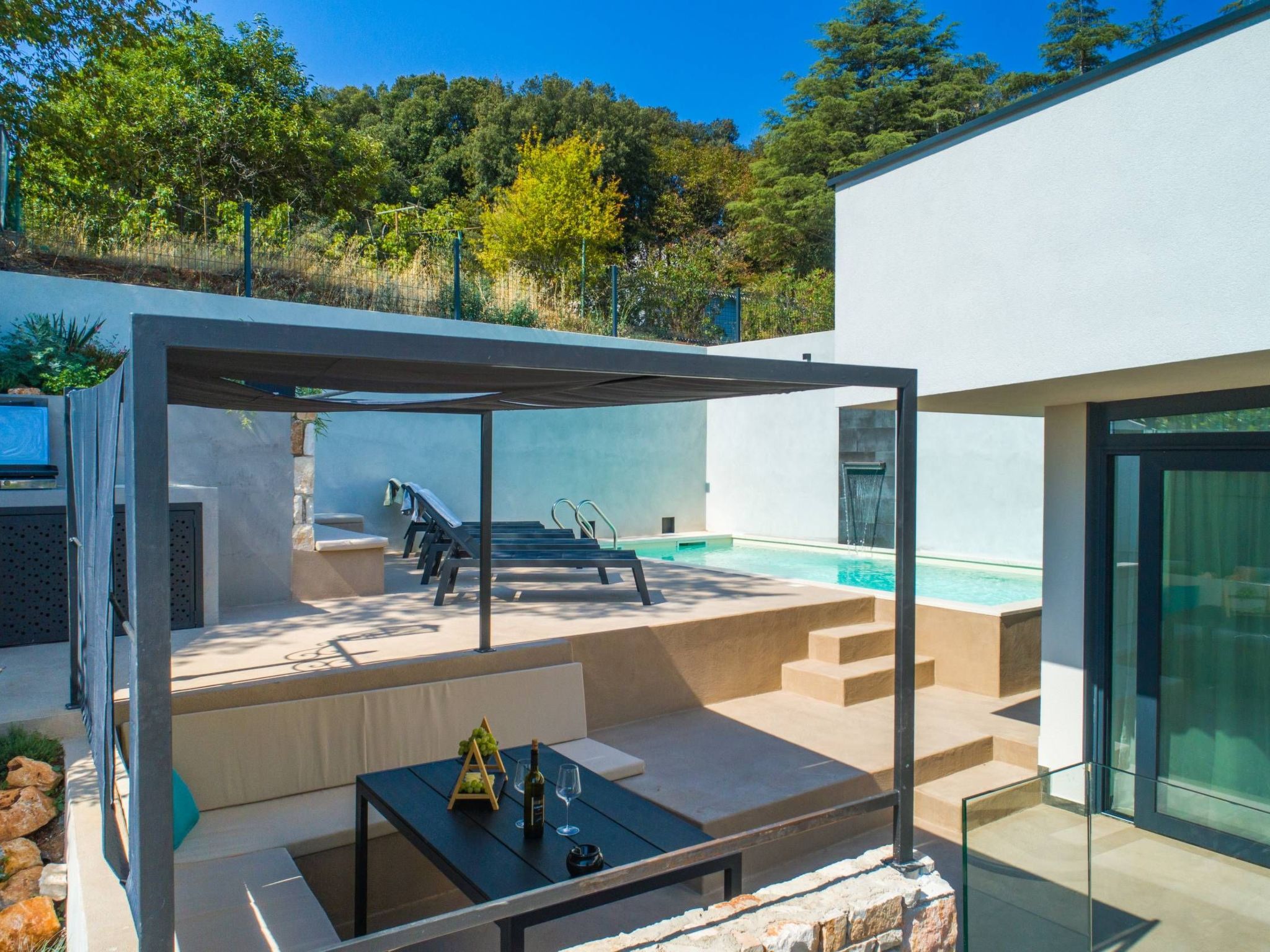 In Vintijan mit Privatem Pool-Binnen