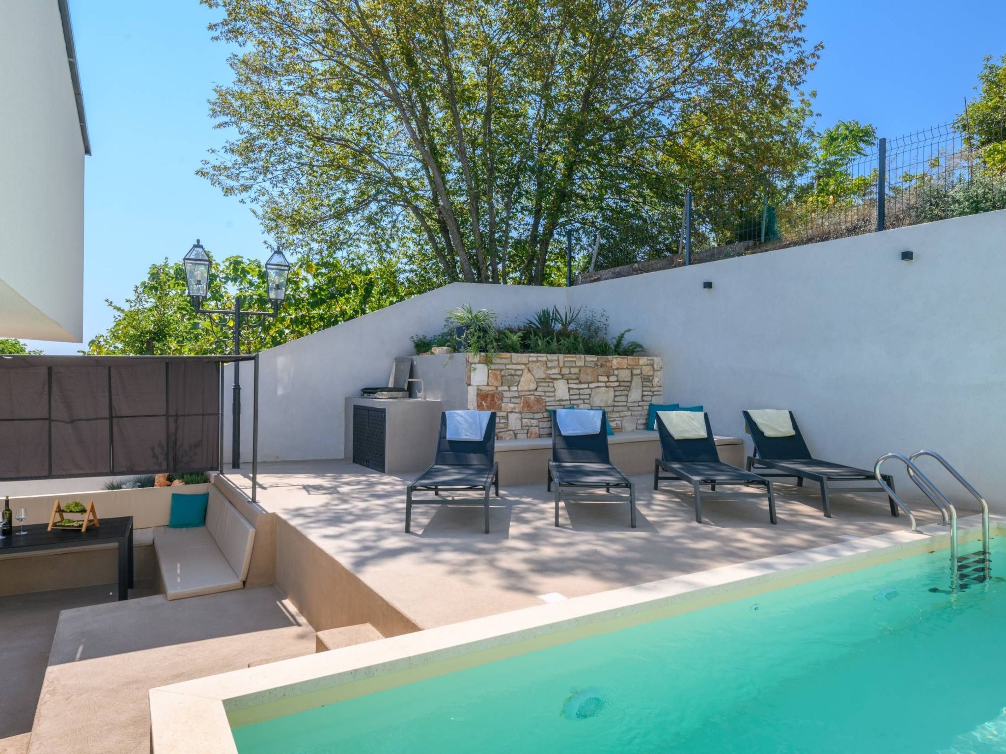 In Vintijan mit Privatem Pool-Binnen