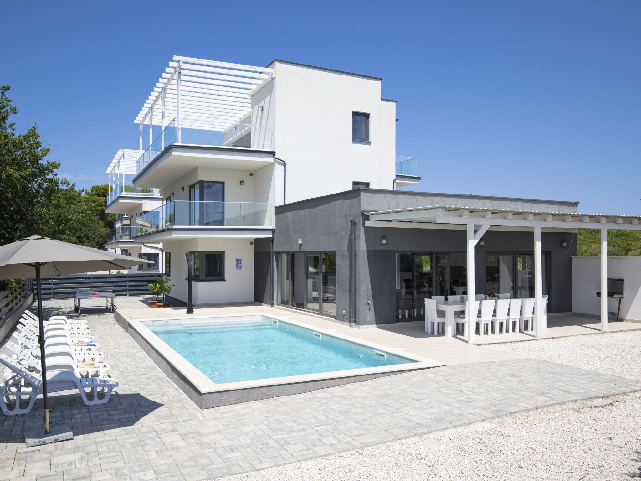 Villa Luna mit Pool, Sauna, Whirlpool, Tennisplatz-Drinnen