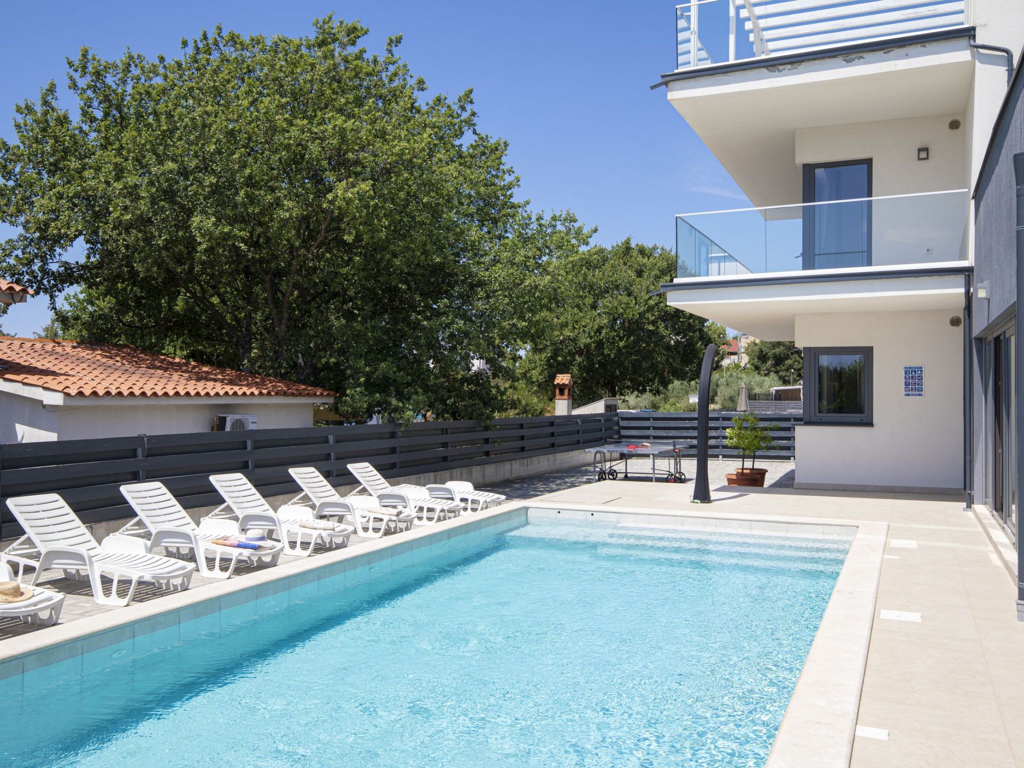 Villa Luna mit Pool, Sauna, Whirlpool, Tennisplatz-Drinnen