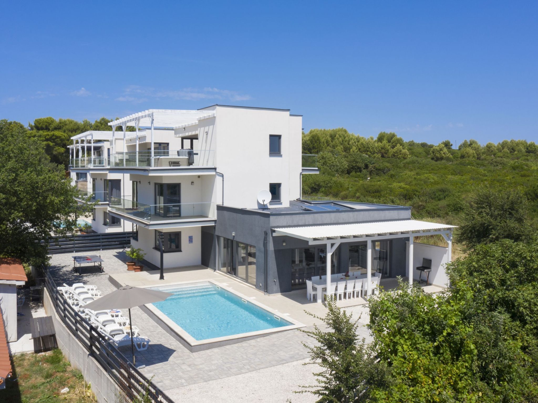 Villa Luna mit Pool, Sauna, Whirlpool, Tennisplatz-Drinnen