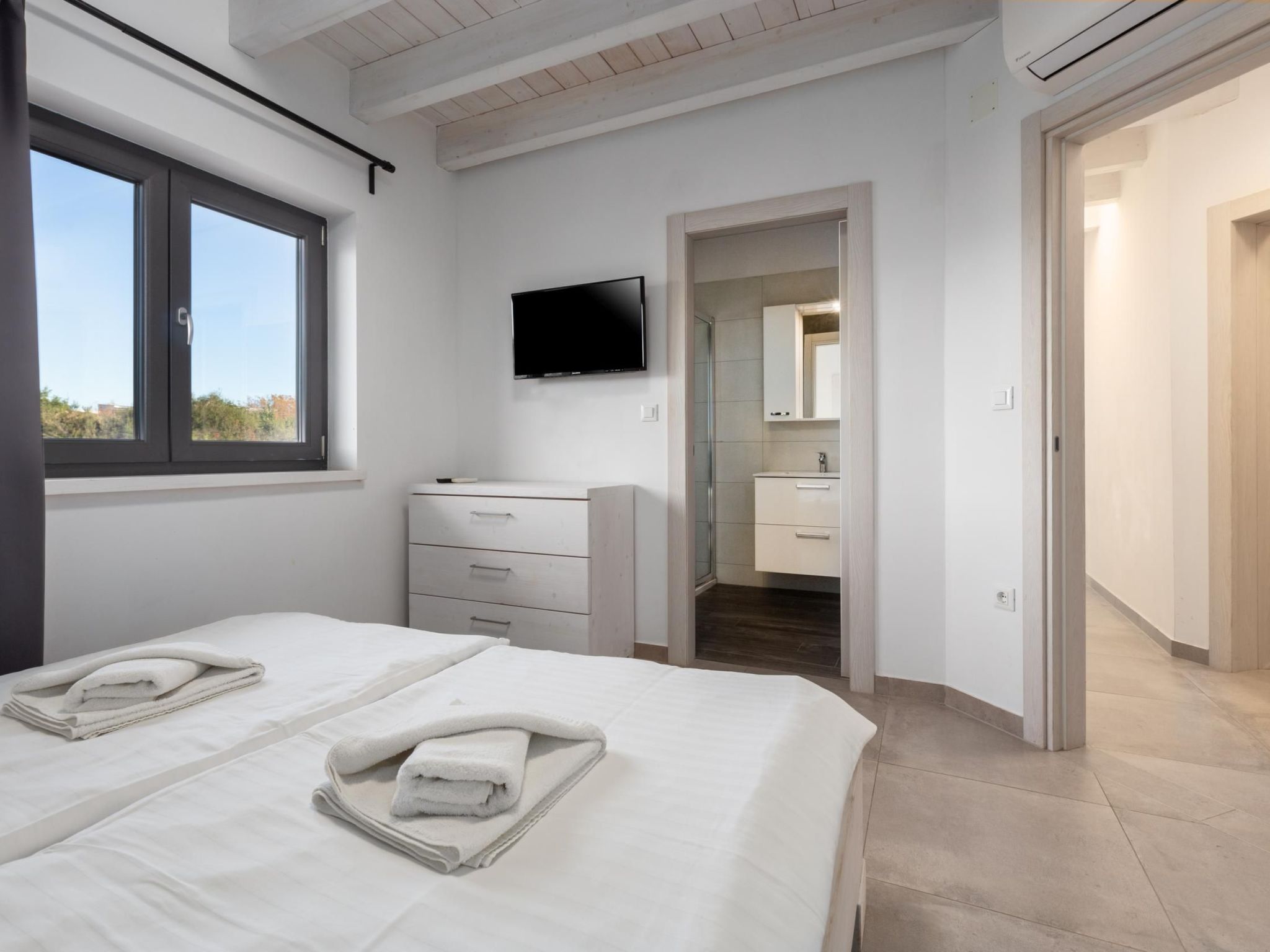 Villa Luna mit Pool, Sauna, Whirlpool, Tennisplatz-Drinnen