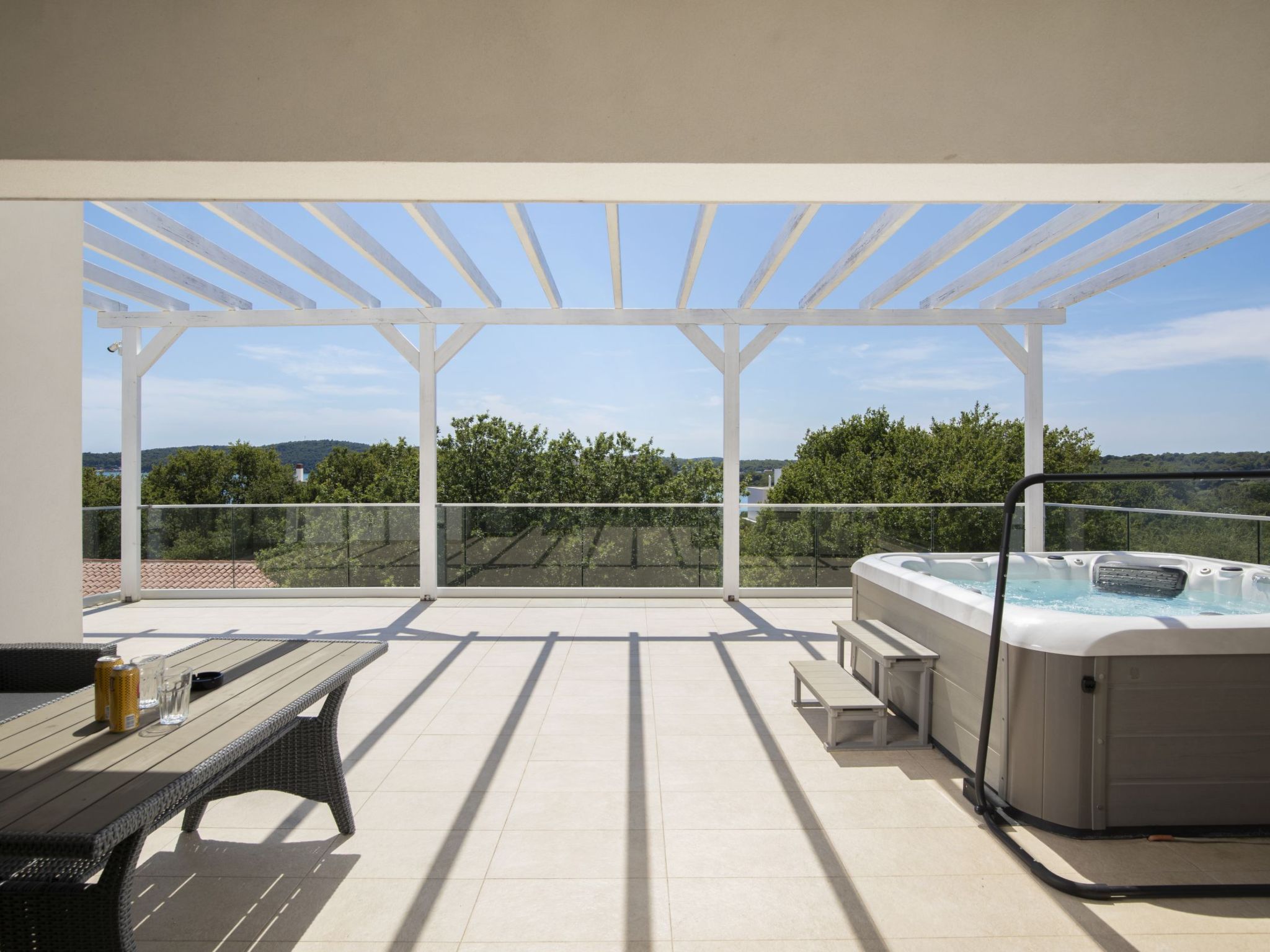 Villa Luna mit Pool, Sauna, Whirlpool, Tennisplatz-Drinnen