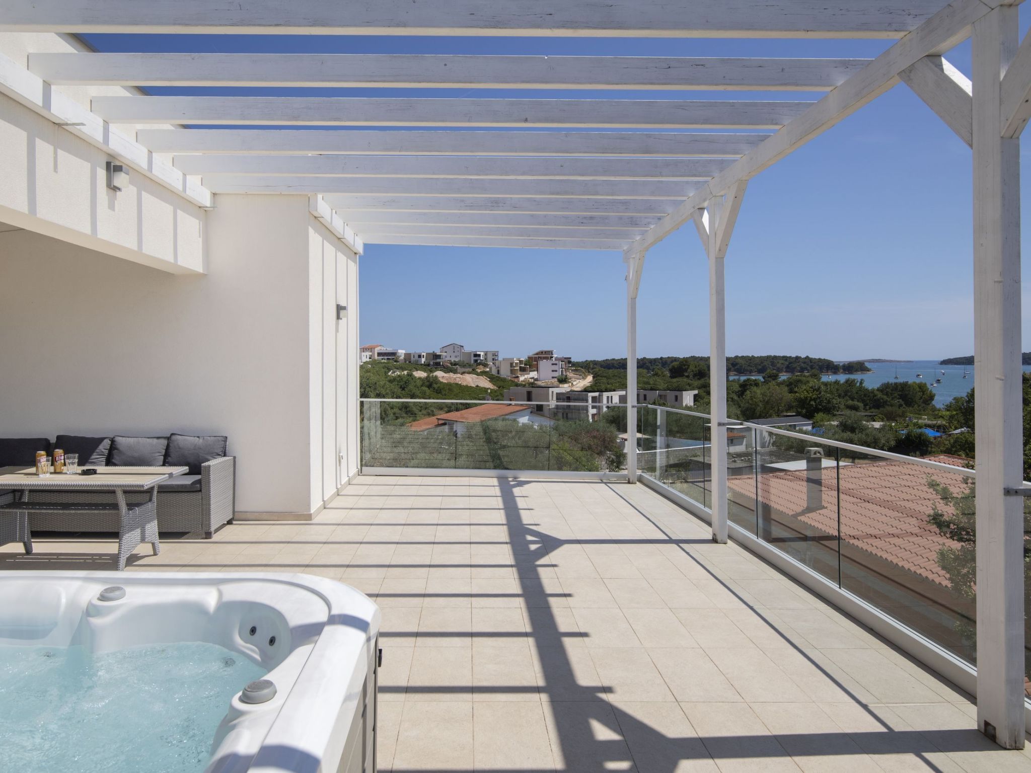 Villa Luna mit Pool, Sauna, Whirlpool, Tennisplatz-Drinnen