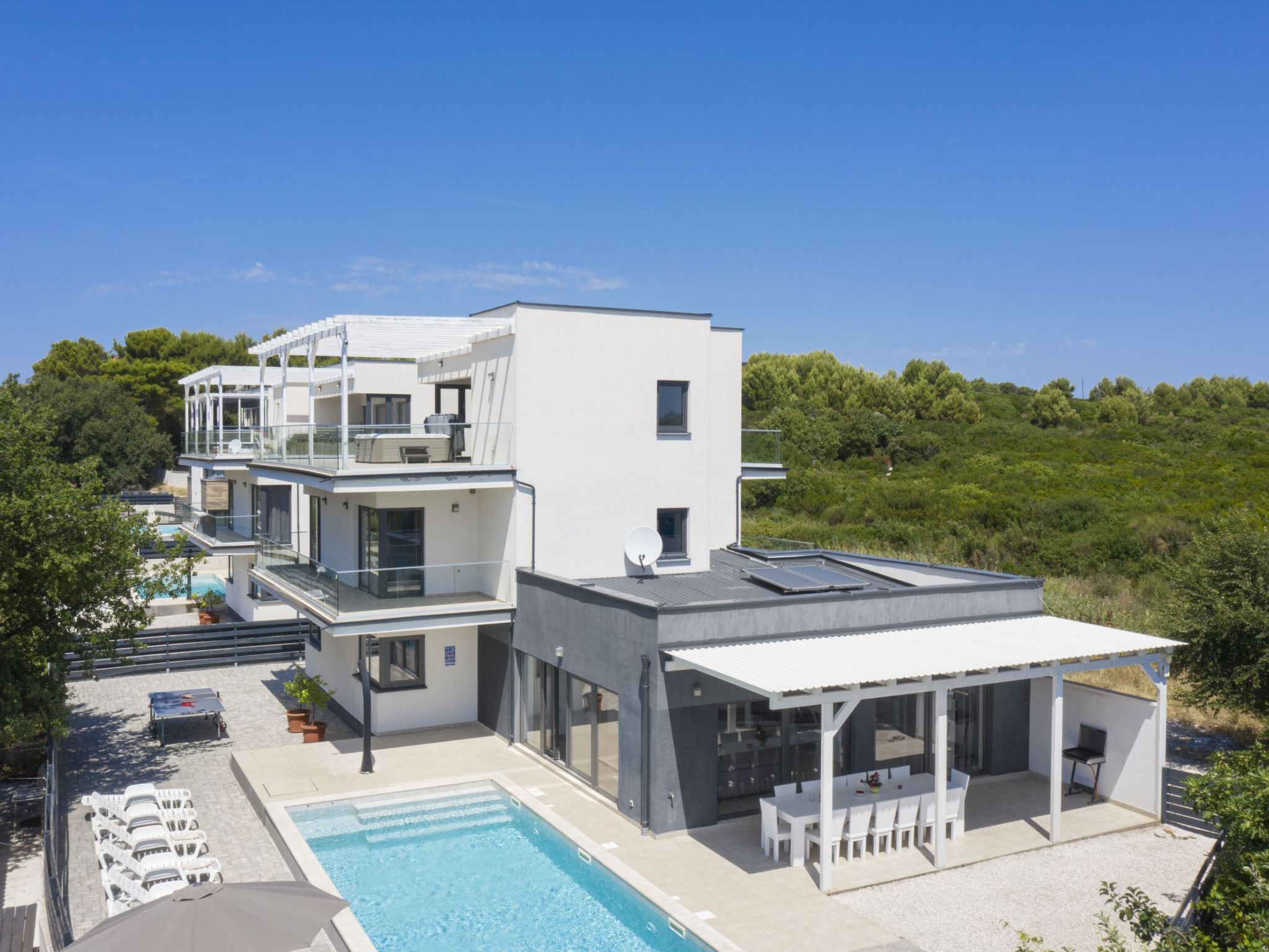 Villa Luna mit Pool, Sauna, Whirlpool, Tennisplatz-Drinnen