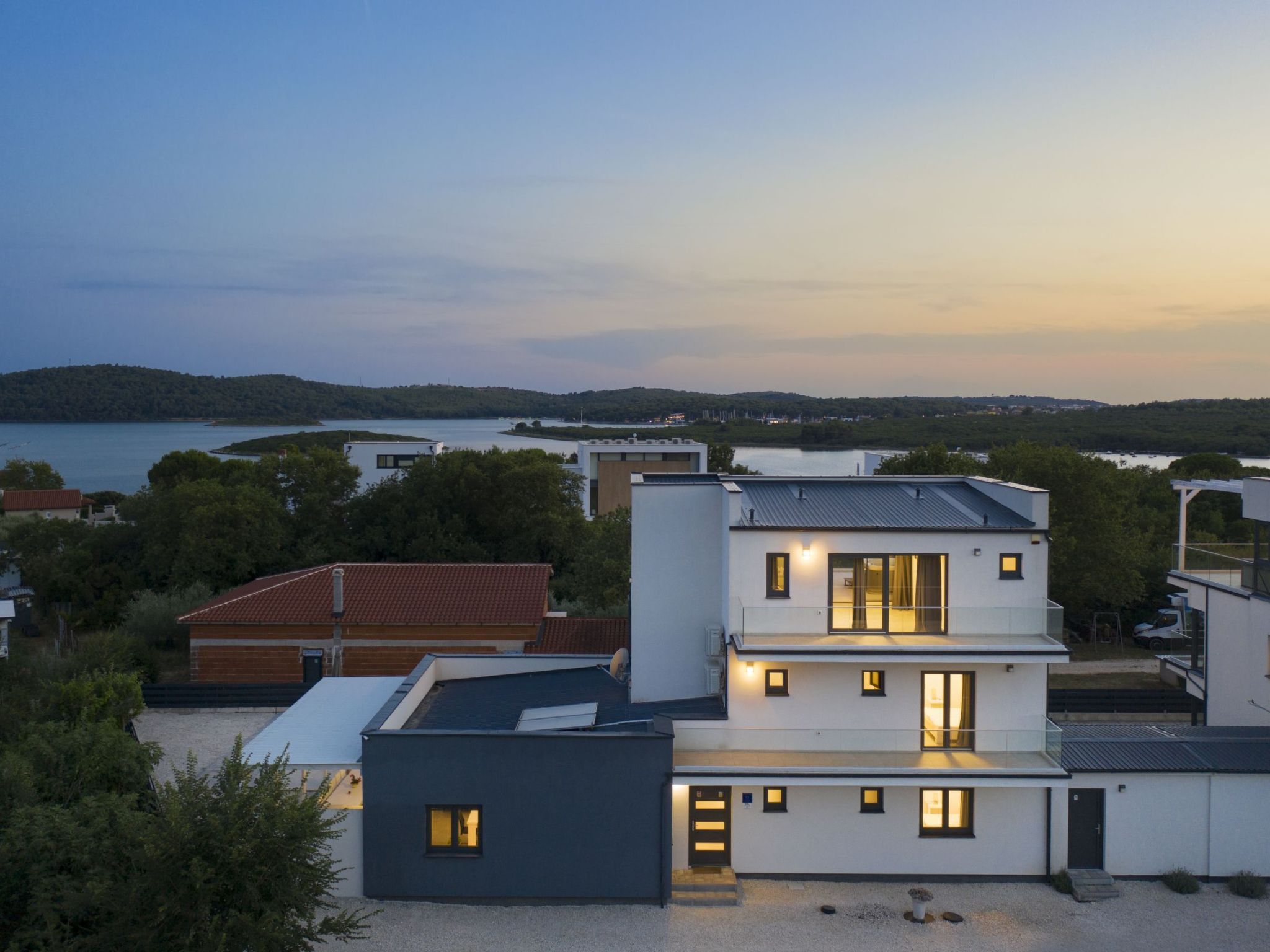 Villa Luna mit Pool, Sauna, Whirlpool, Tennisplatz-Drinnen