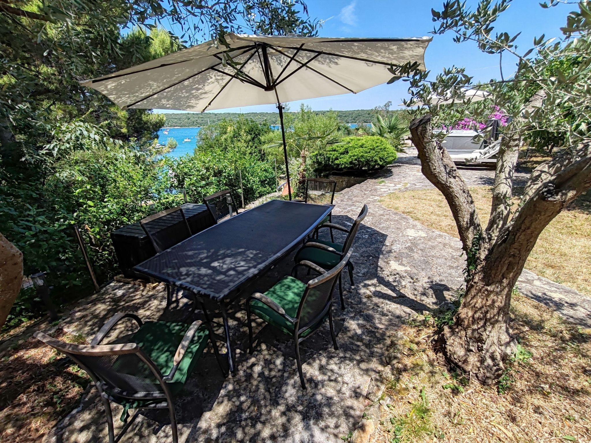 Photo of Haus Rina Banjole mit Whirlpool und Garten