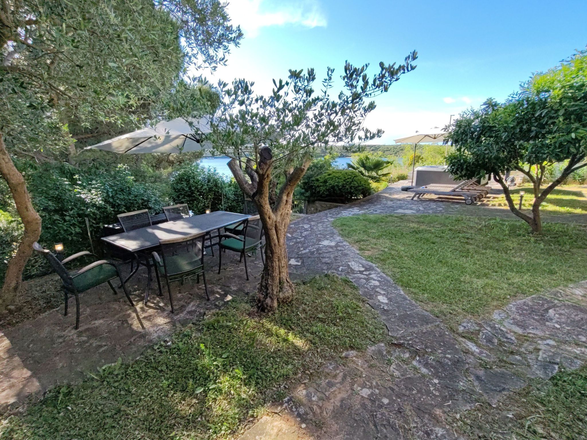 Photo of Haus Rina Banjole mit Whirlpool und Garten