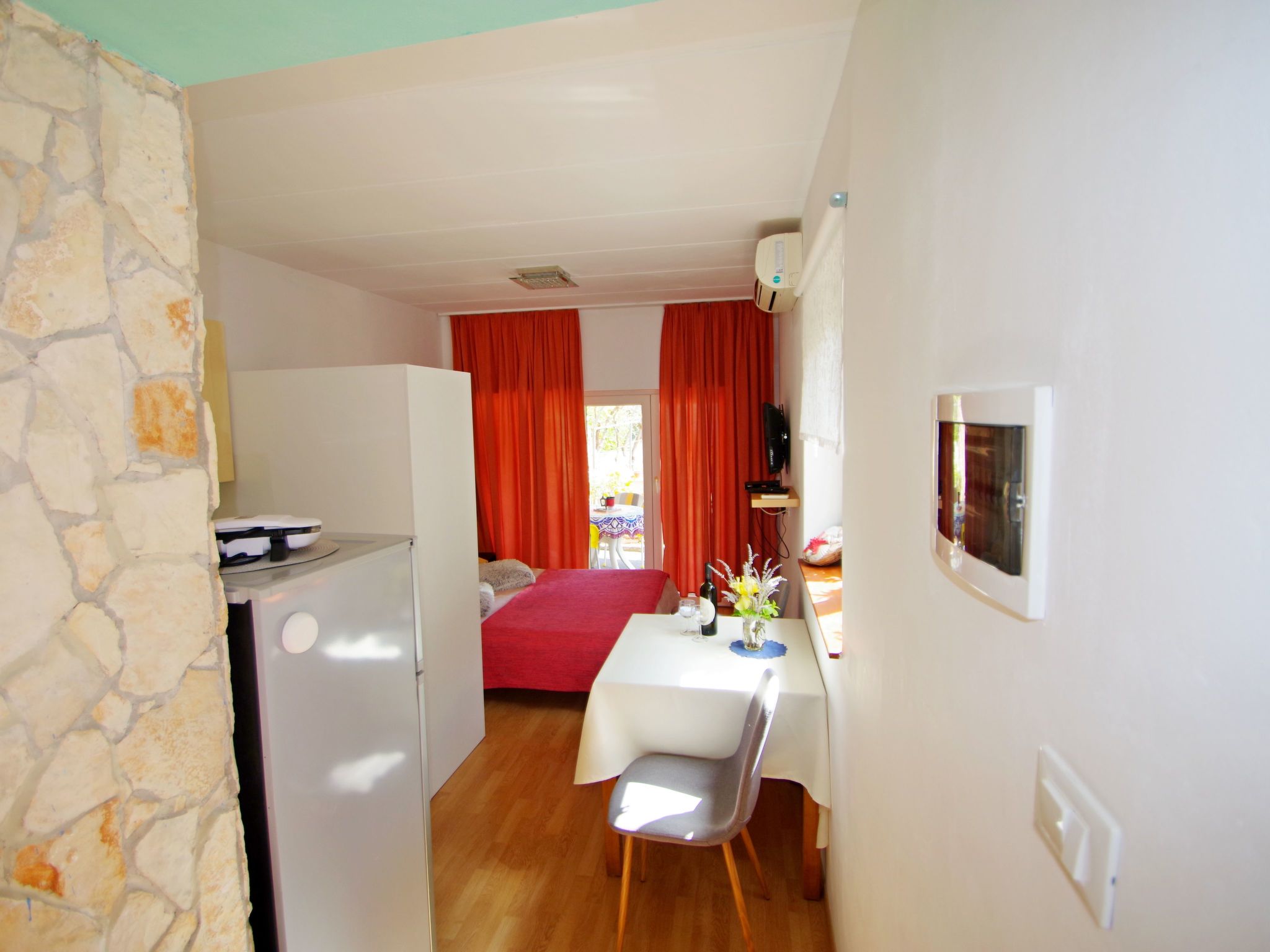 Photo of Studio "Goga" mit Terrasse, 800 m vom Strand entfernt