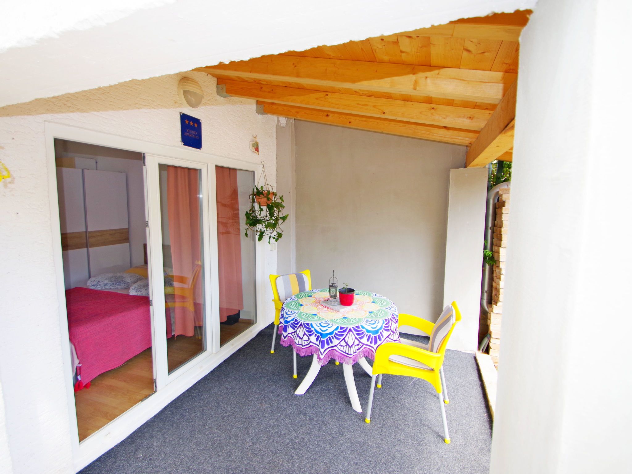 Studio "Goga" mit Terrasse, 800 m vom Strand entfernt-Drinnen