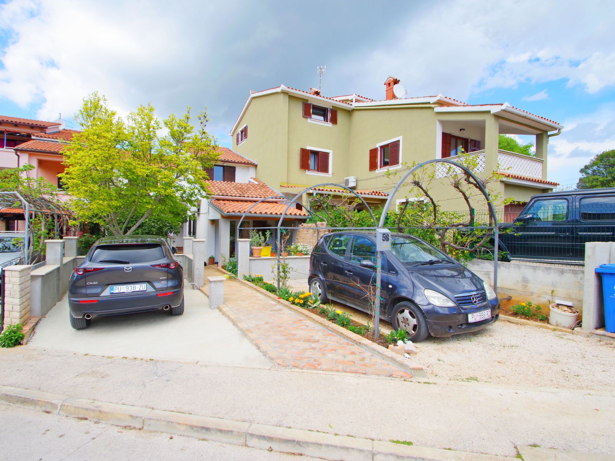 Photo of Studio "Goga" mit Terrasse, 800 m vom Strand entfernt