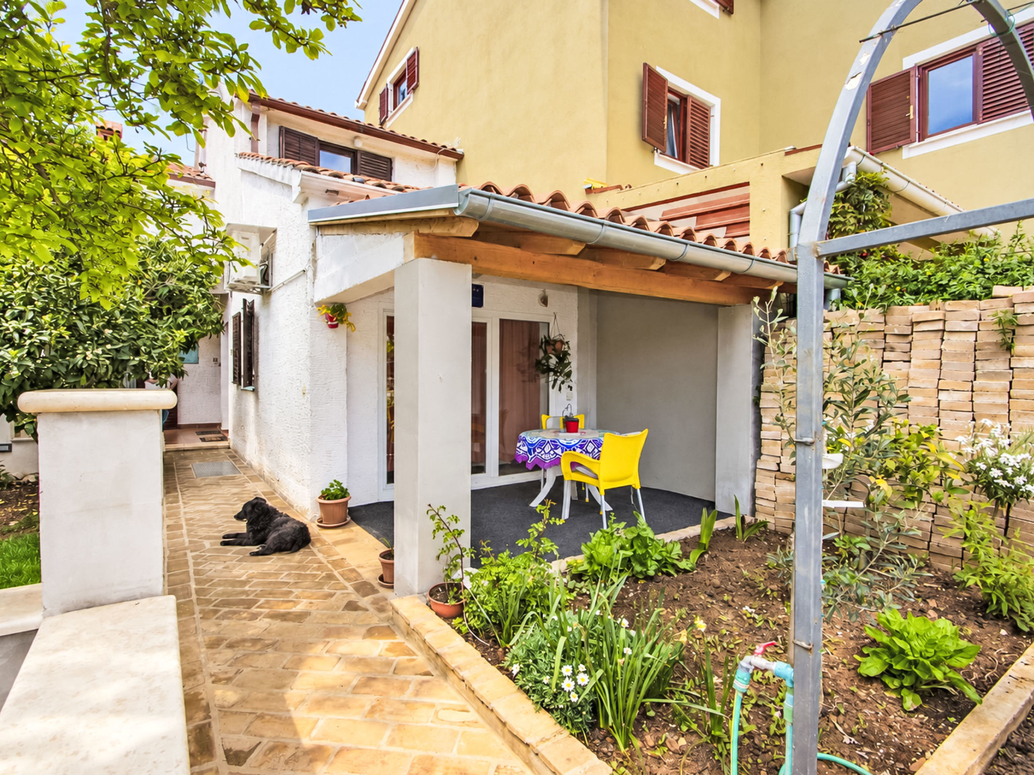 Studio "Goga" mit Terrasse, 800 m vom Strand entfernt - Buiten