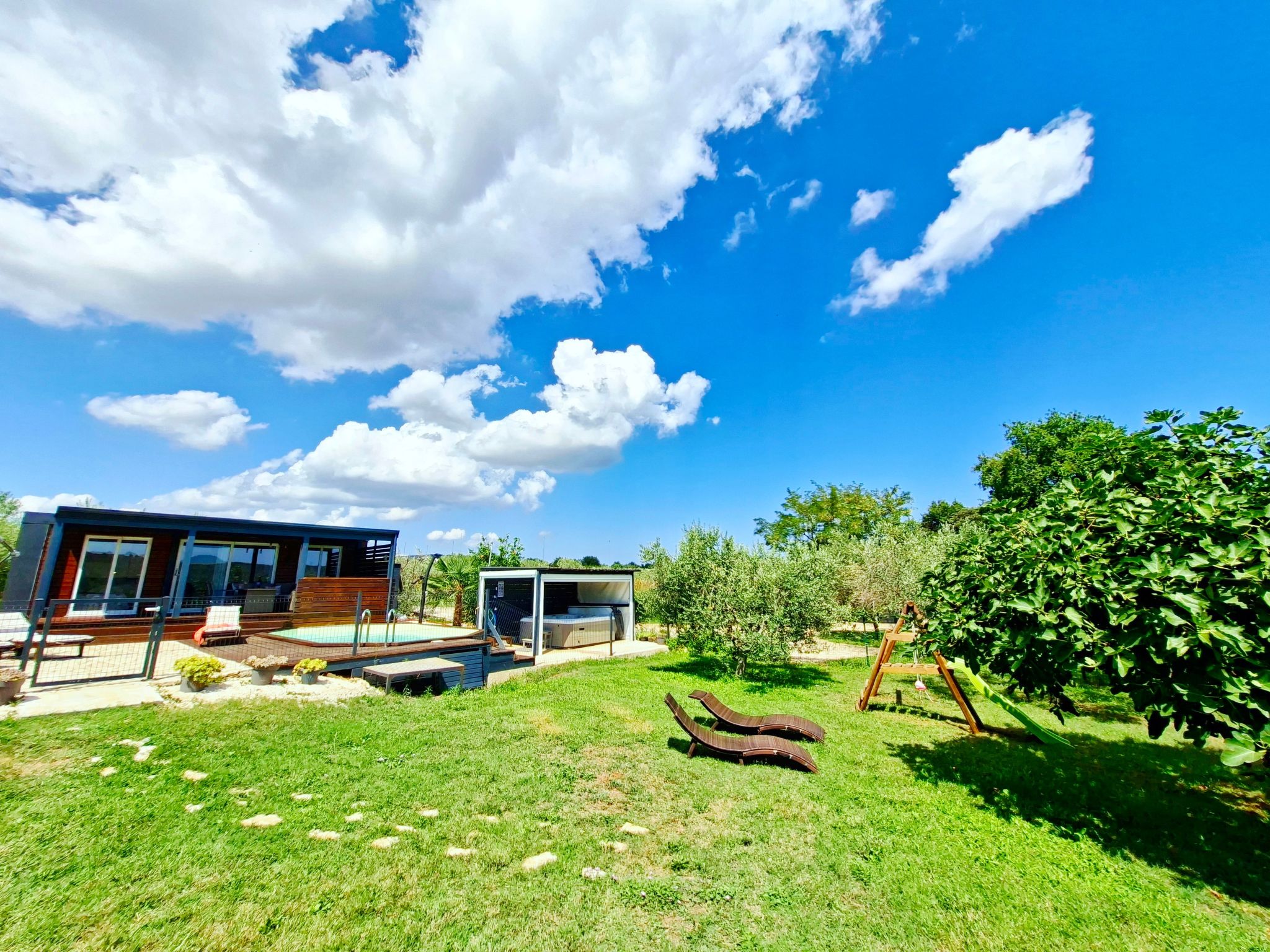 Beach House BET, romantisches Refugium im Olivenhain-Drinnen