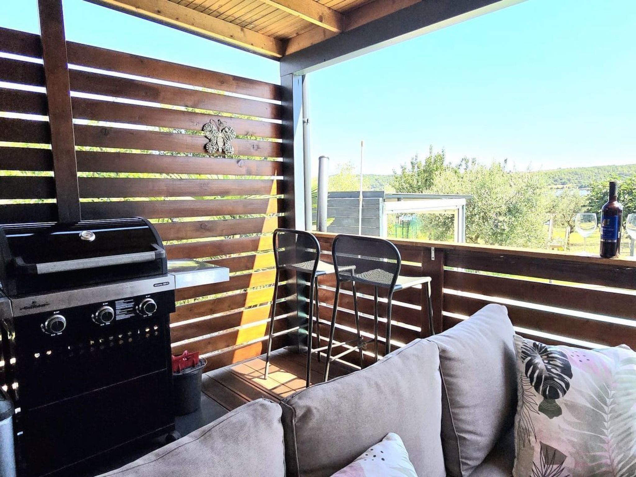 Beach House BET, romantisches Refugium im Olivenhain-Drinnen