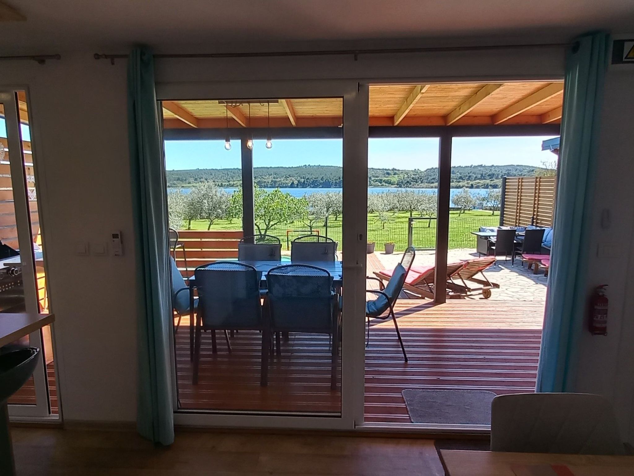 Beach House BET, romantisches Refugium im Olivenhain-Drinnen