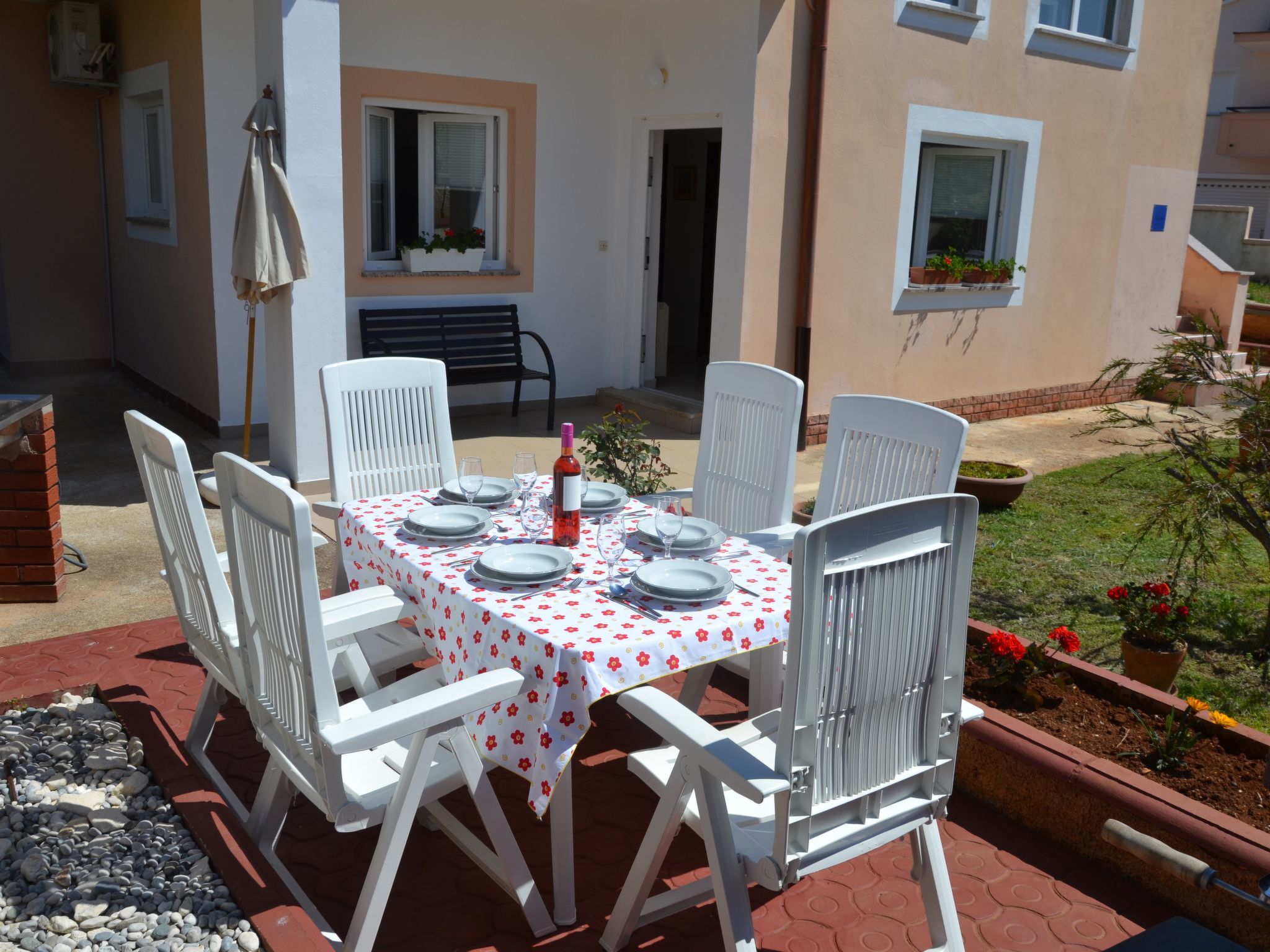 Helle Ferienwohnung in Vinkuran mit Garten, Grill und Terrasse - Image-tags.info