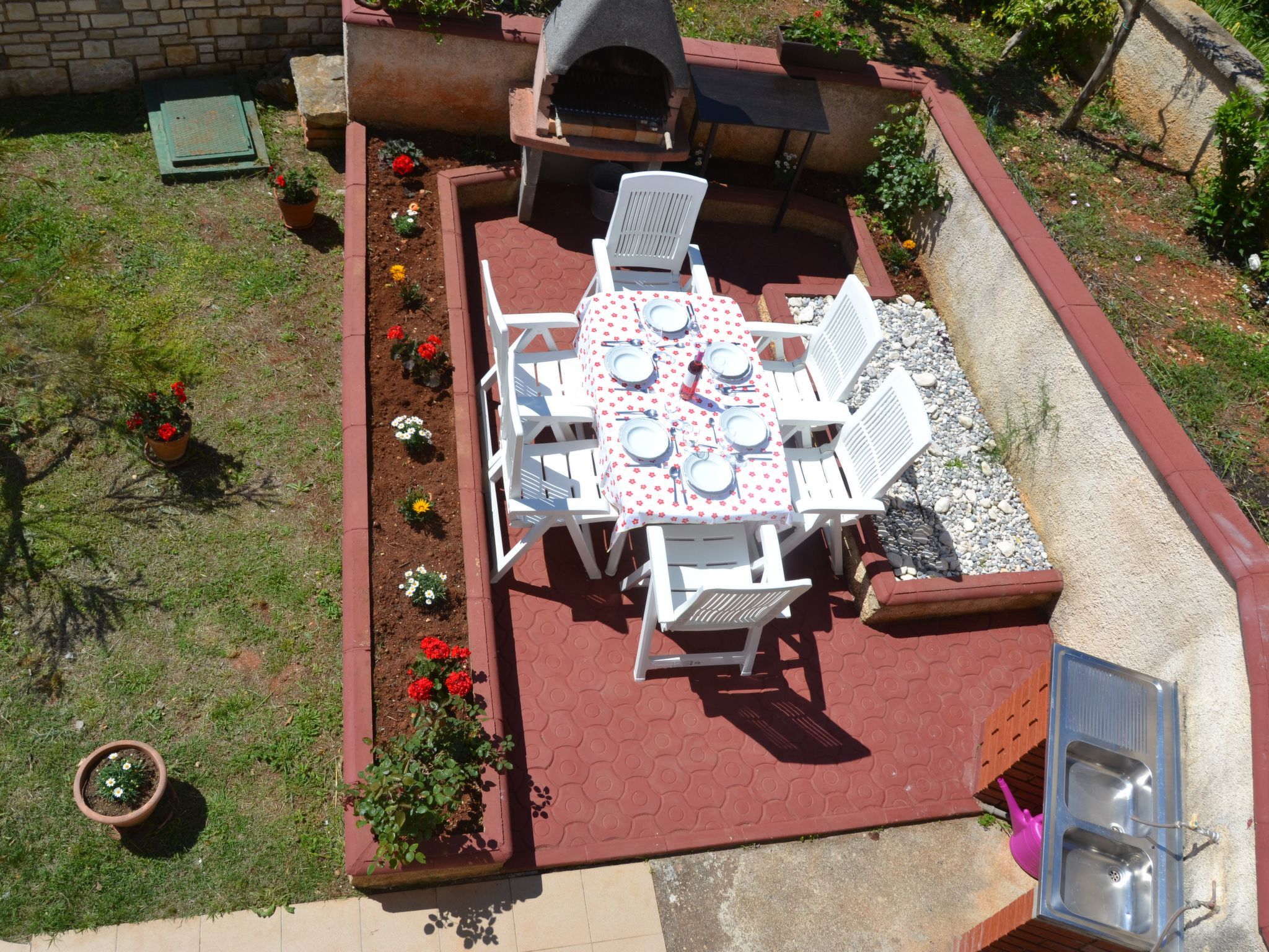 Helle Ferienwohnung in Vinkuran mit Garten, Grill und Terrasse