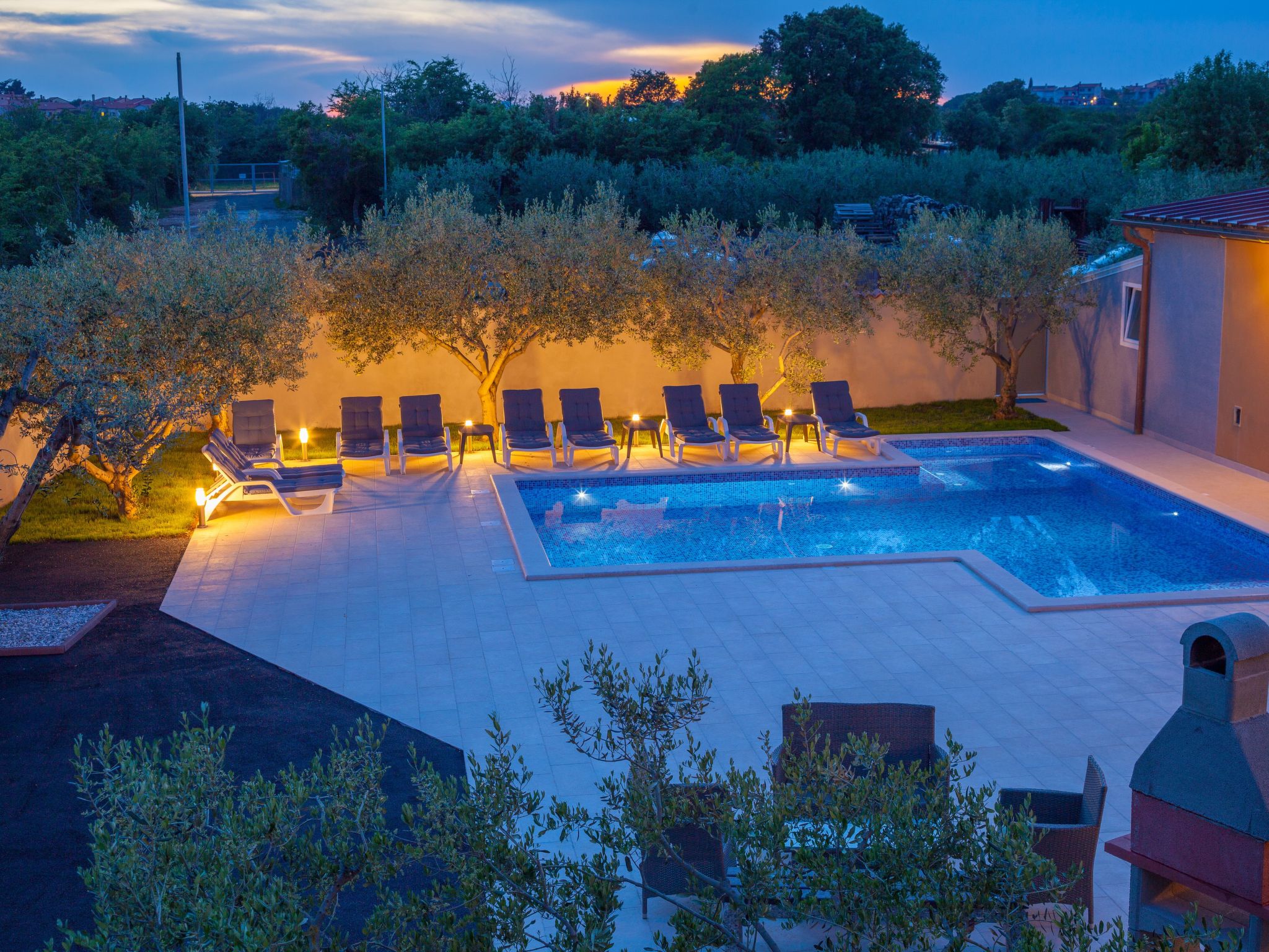 Photo of Mirjana mit eingezäuntem Garten