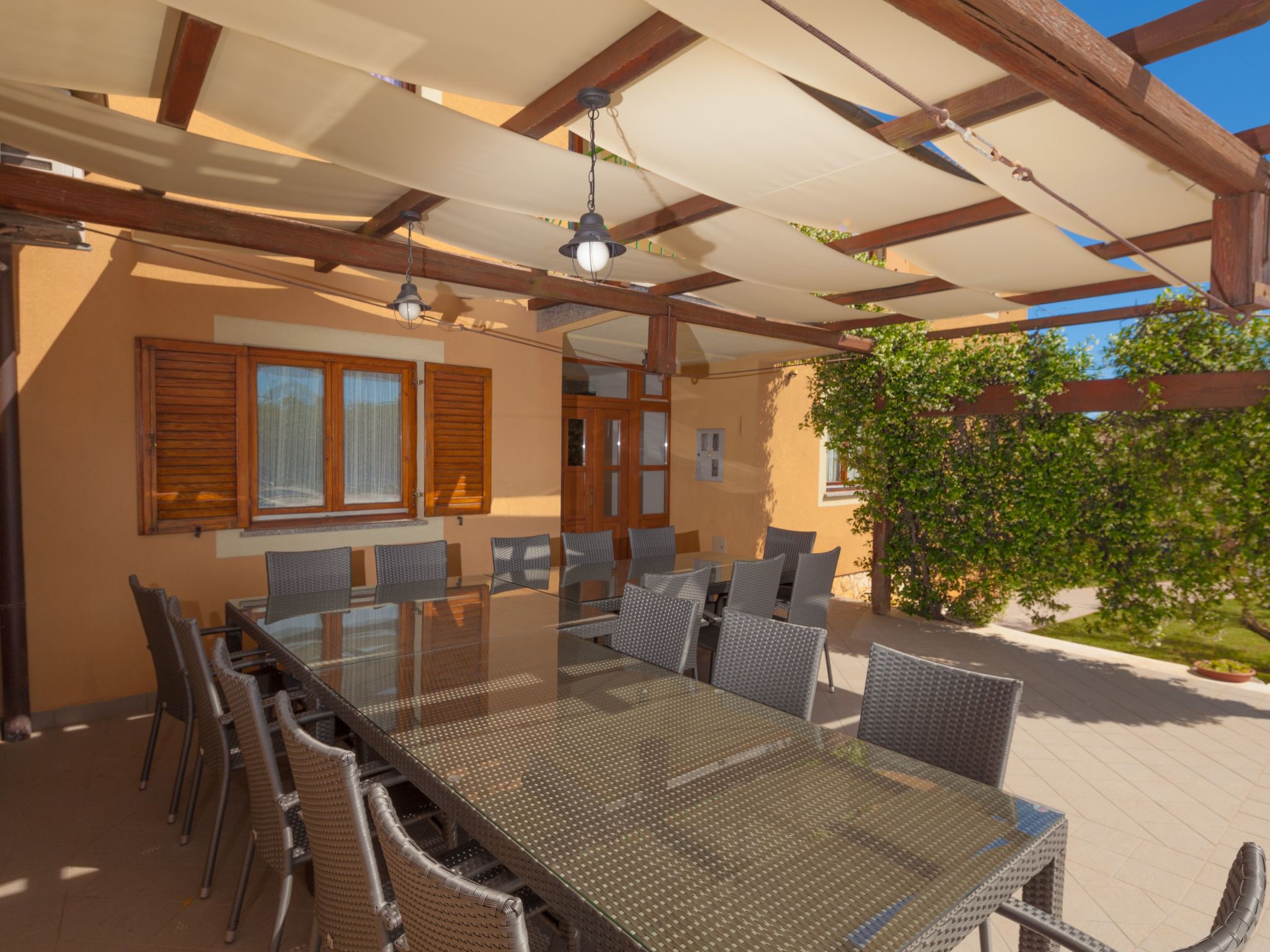 Photo of Mirjana mit eingezäuntem Garten