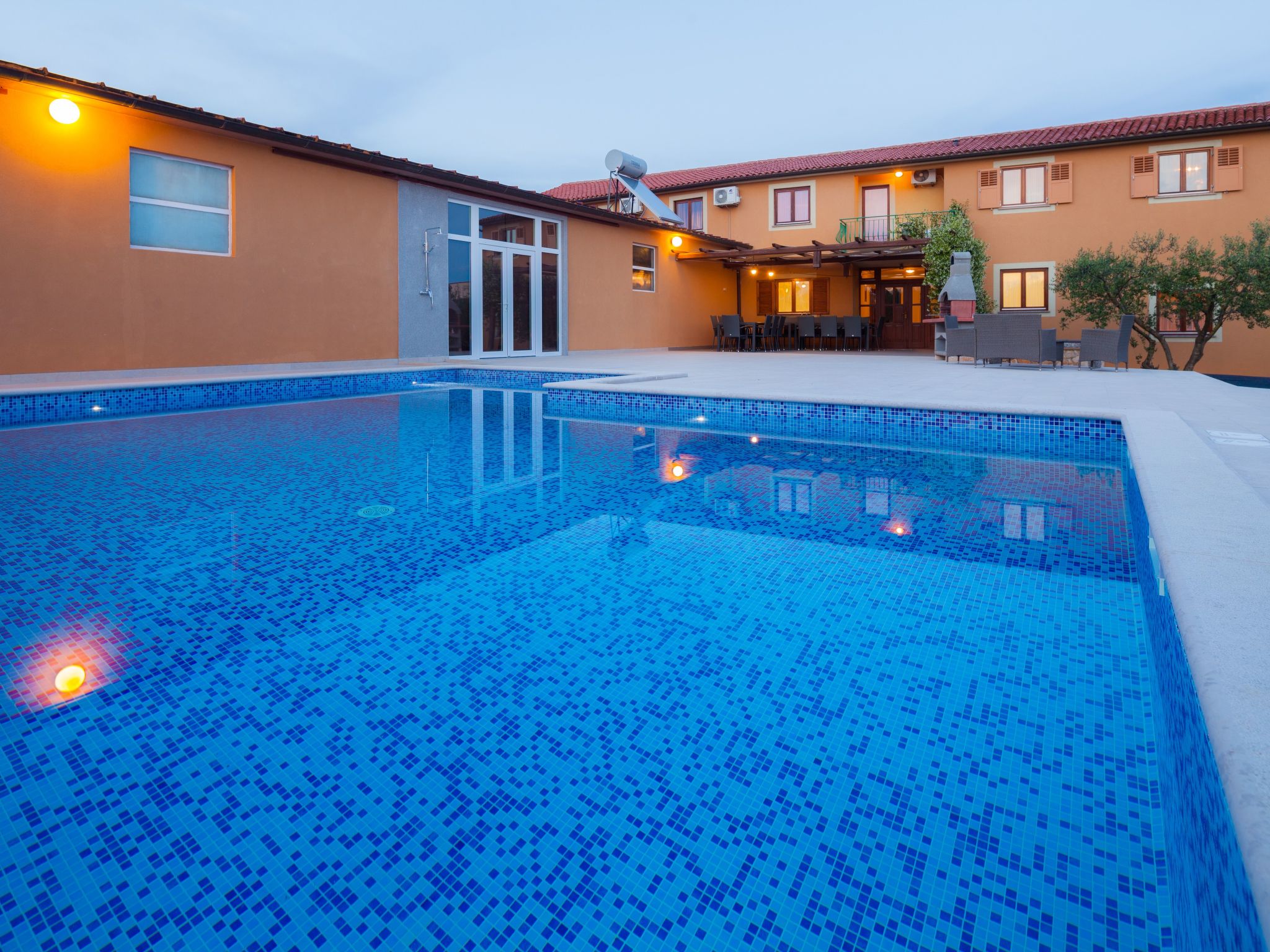 Photo of Mirjana mit eingezäuntem Garten