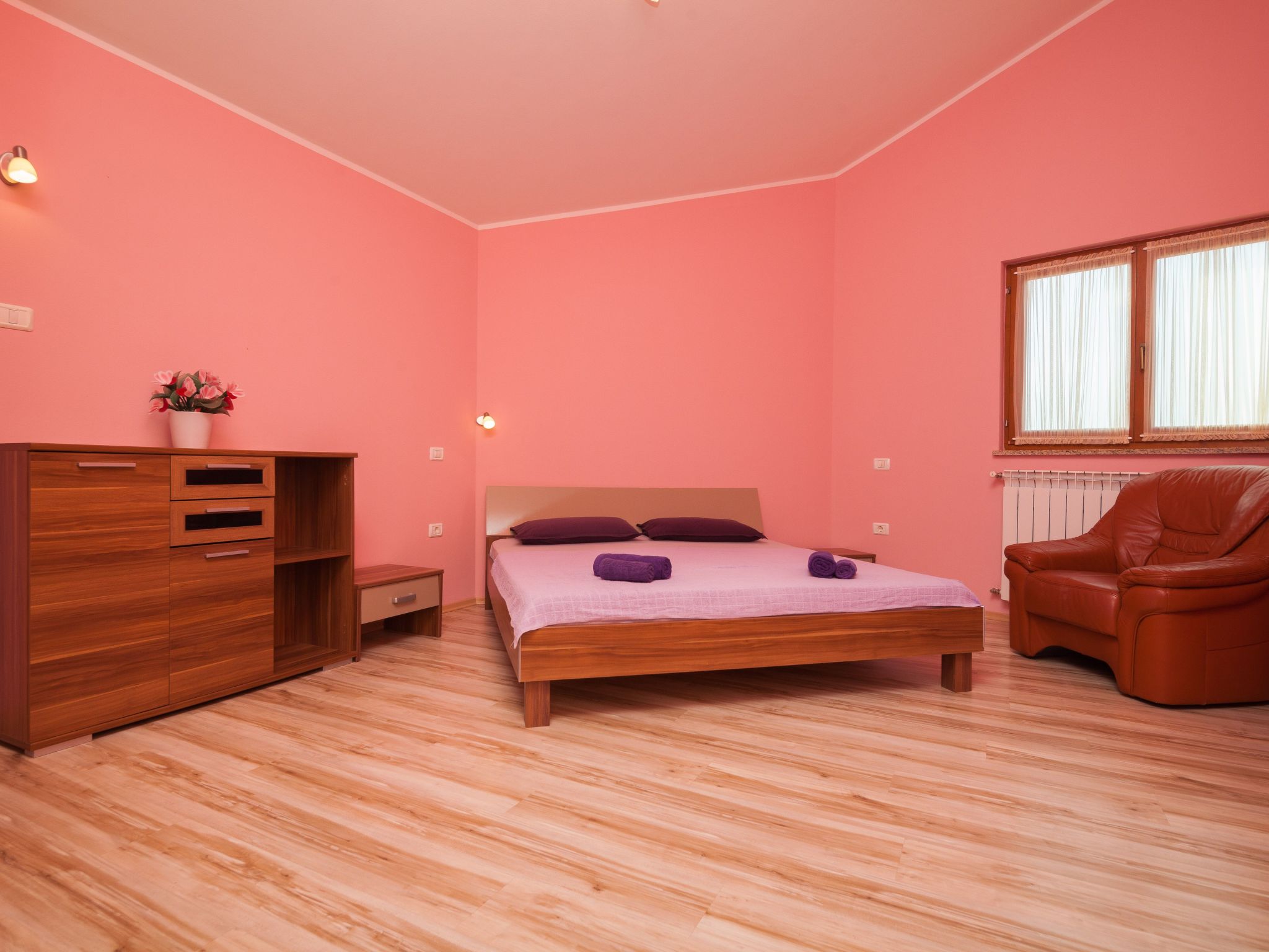 Photo of Mirjana mit eingezäuntem Garten