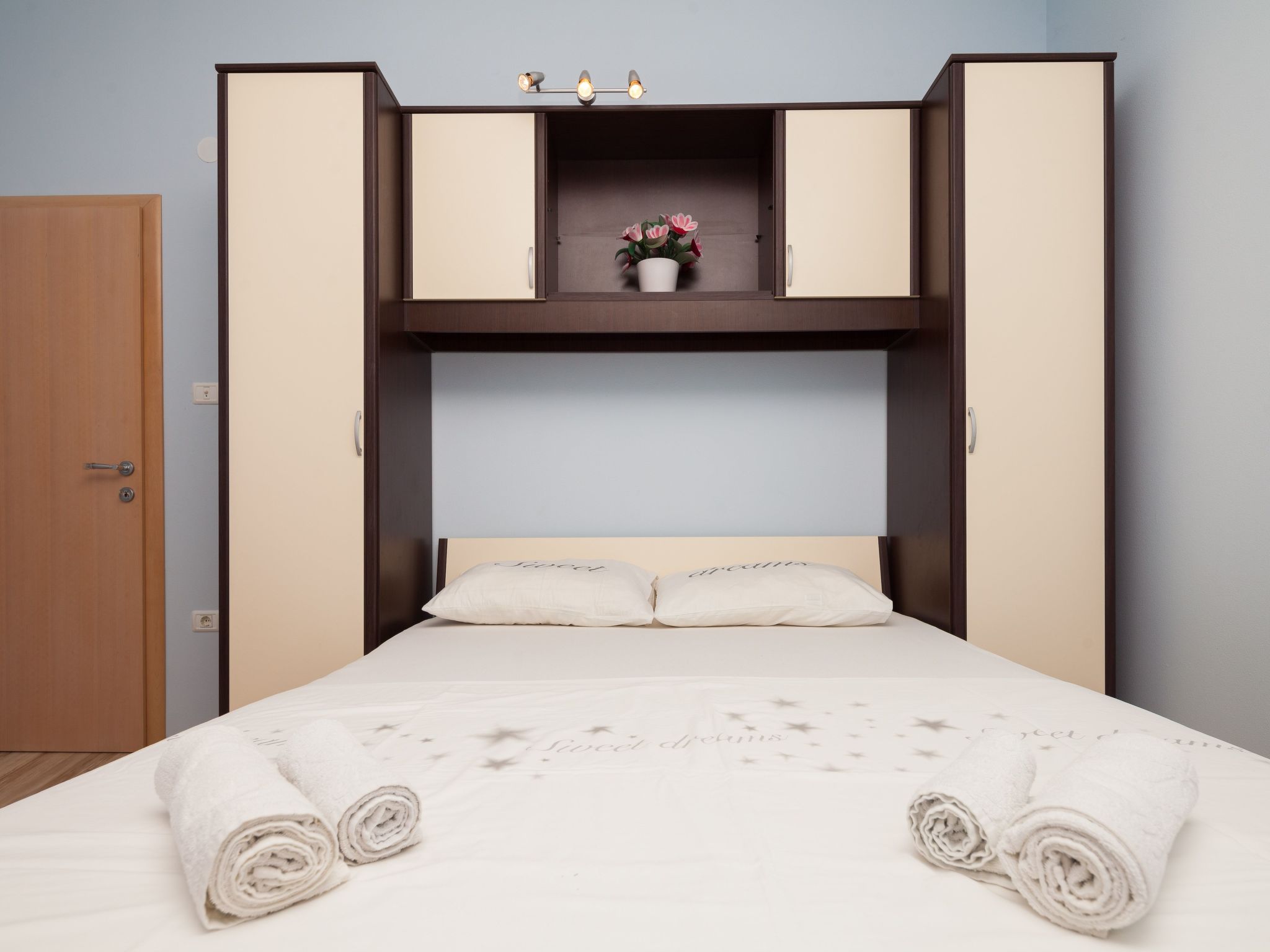 Photo of Mirjana mit eingezäuntem Garten