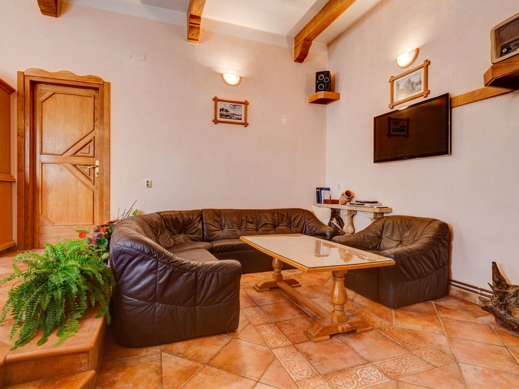 Photo of Mirjana mit eingezäuntem Garten