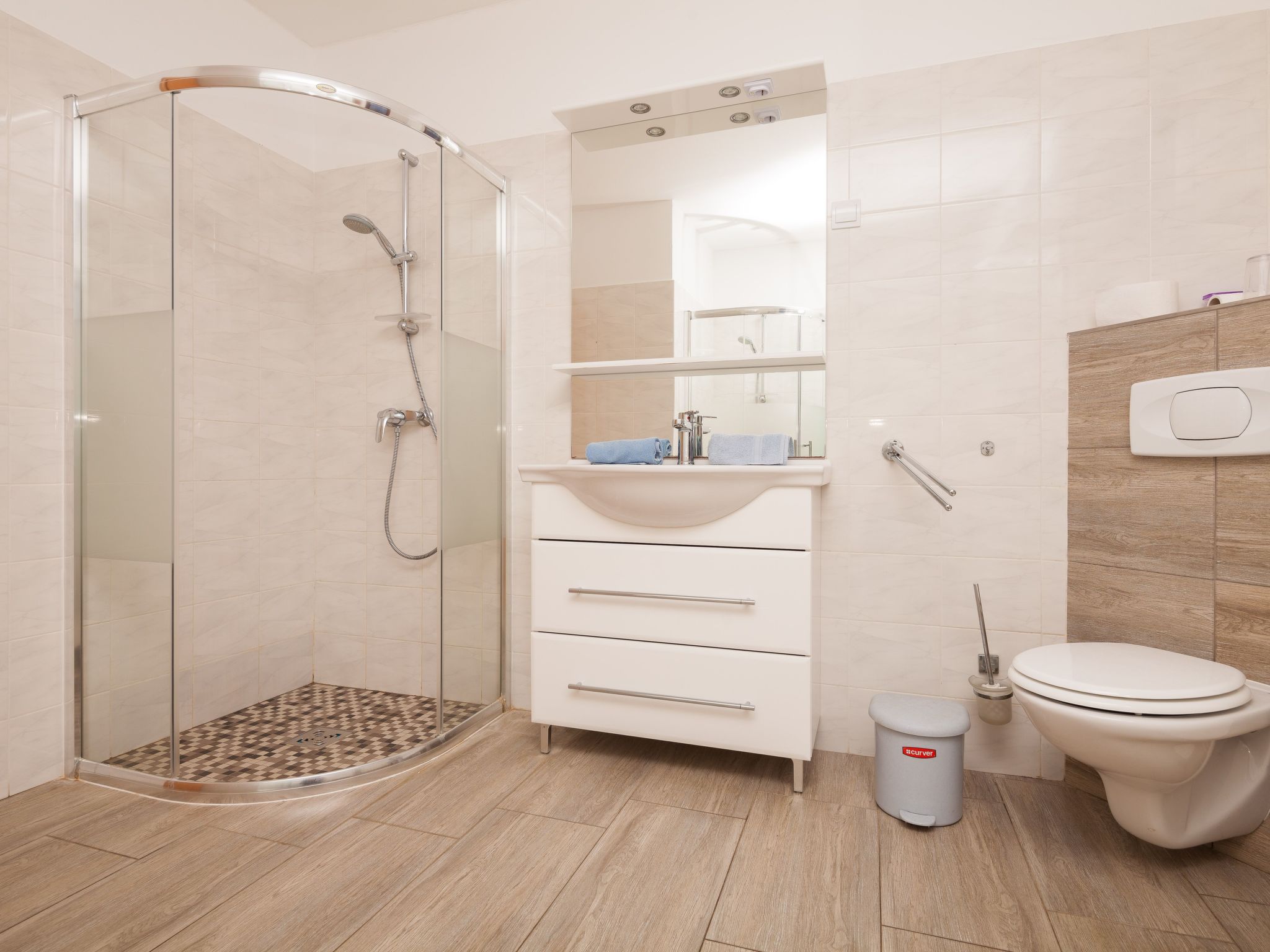 Photo of Mirjana mit eingezäuntem Garten