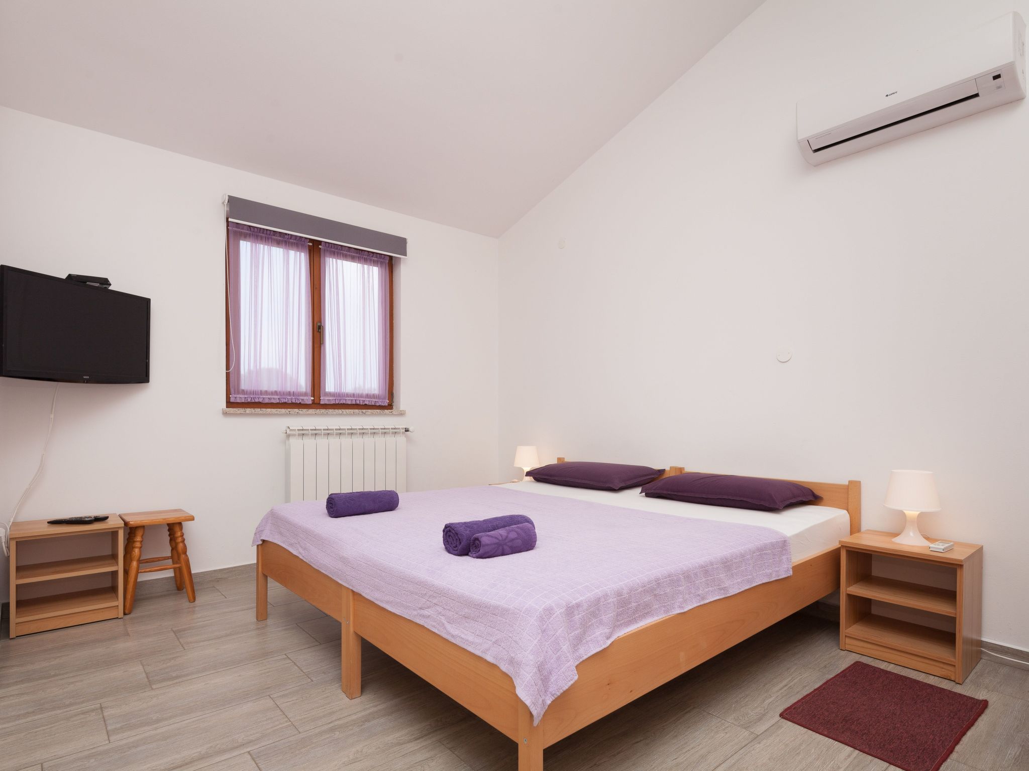 Photo of Mirjana mit eingezäuntem Garten