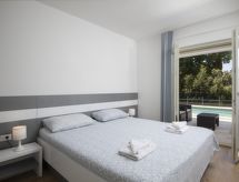 Ruim appartement aan zee met privézwembad in Pjescana Uvala voor 5+1 - thumbnail 6