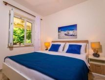 Appartement Pjescana Uvala met terras en tuin, 300m van zee - thumbnail 2