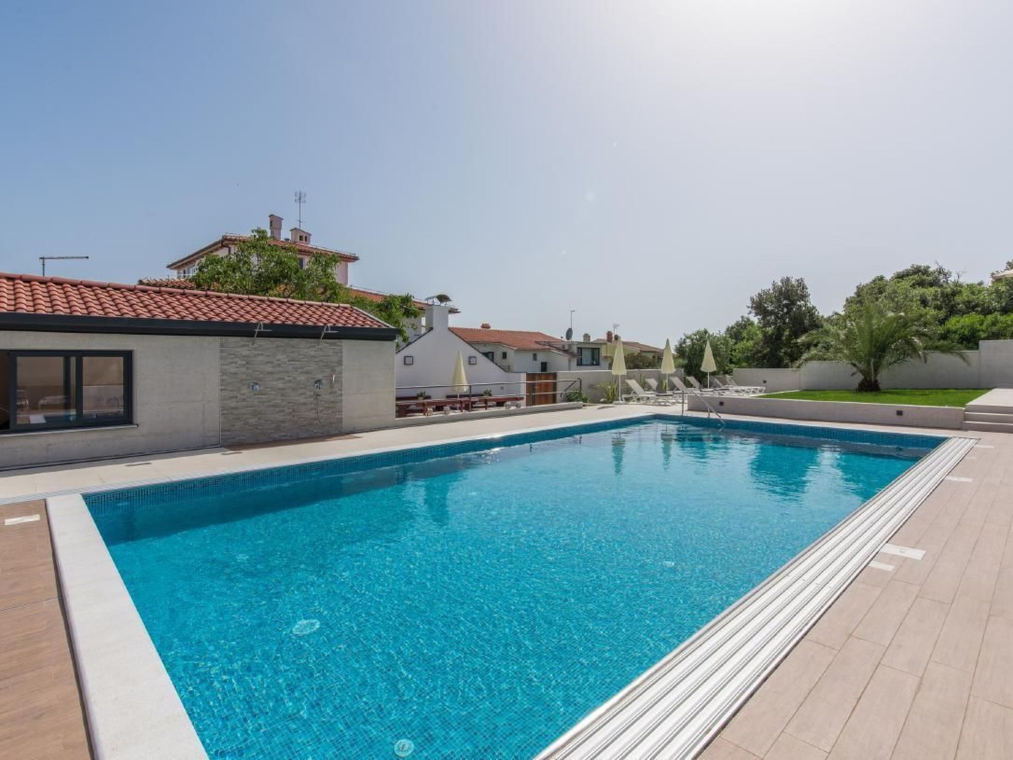 Photo of Wohnung in Pjescana Uvala mit Terrasse und Garte