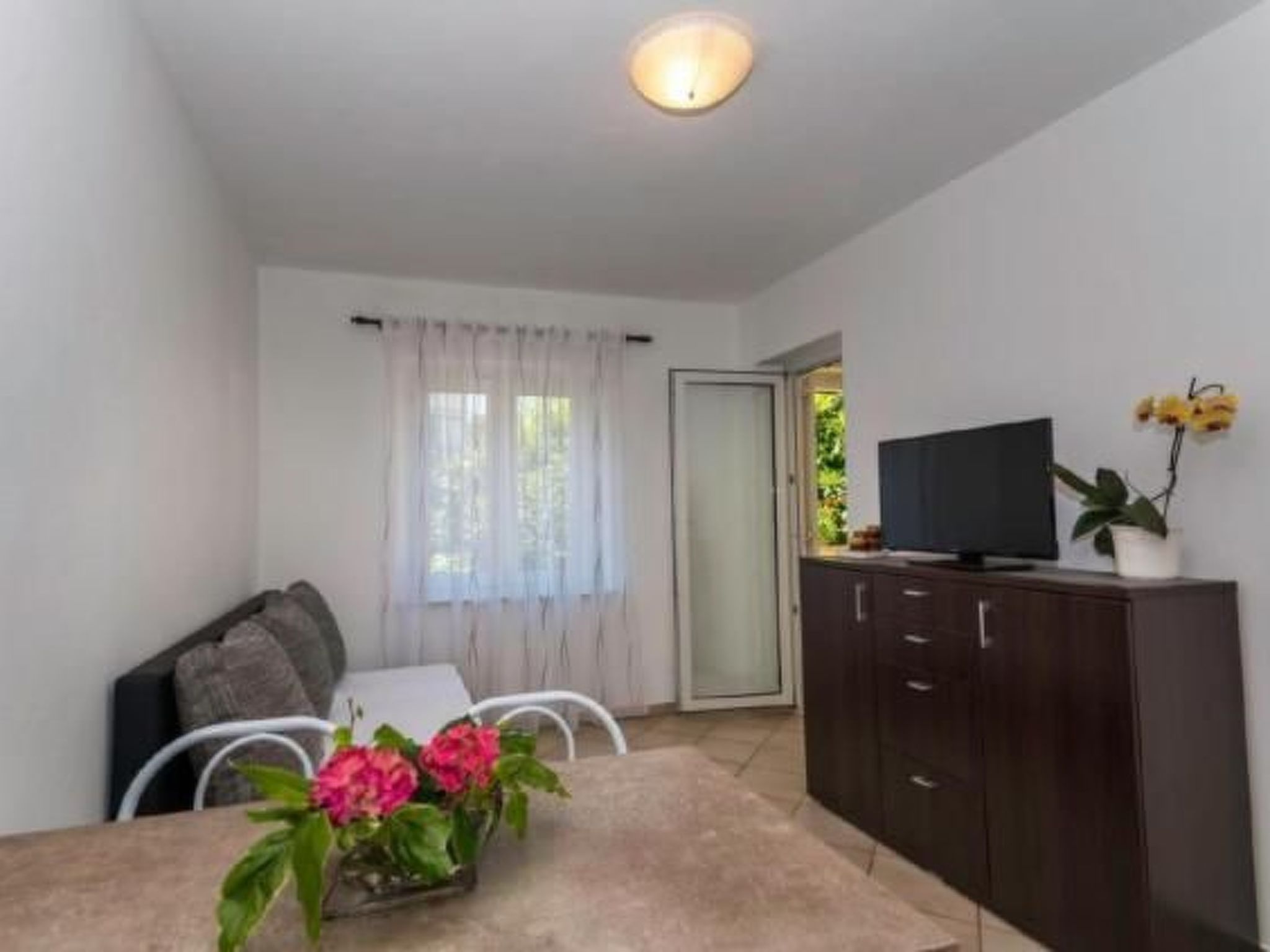 Photo of Wohnung in Pjescana Uvala mit Terrasse und Garte