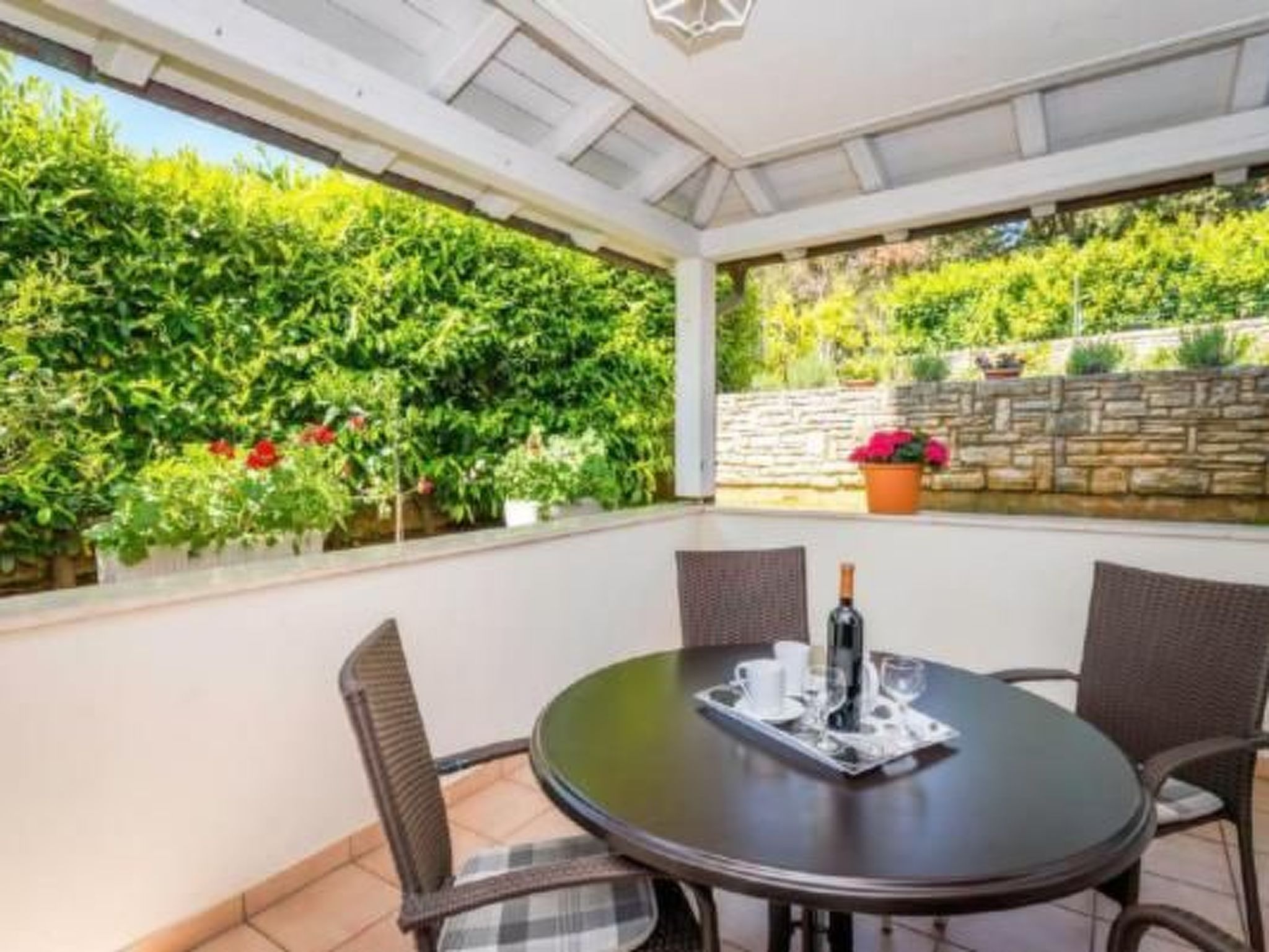 Photo of Wohnung in Pjescana Uvala mit Terrasse und Garte