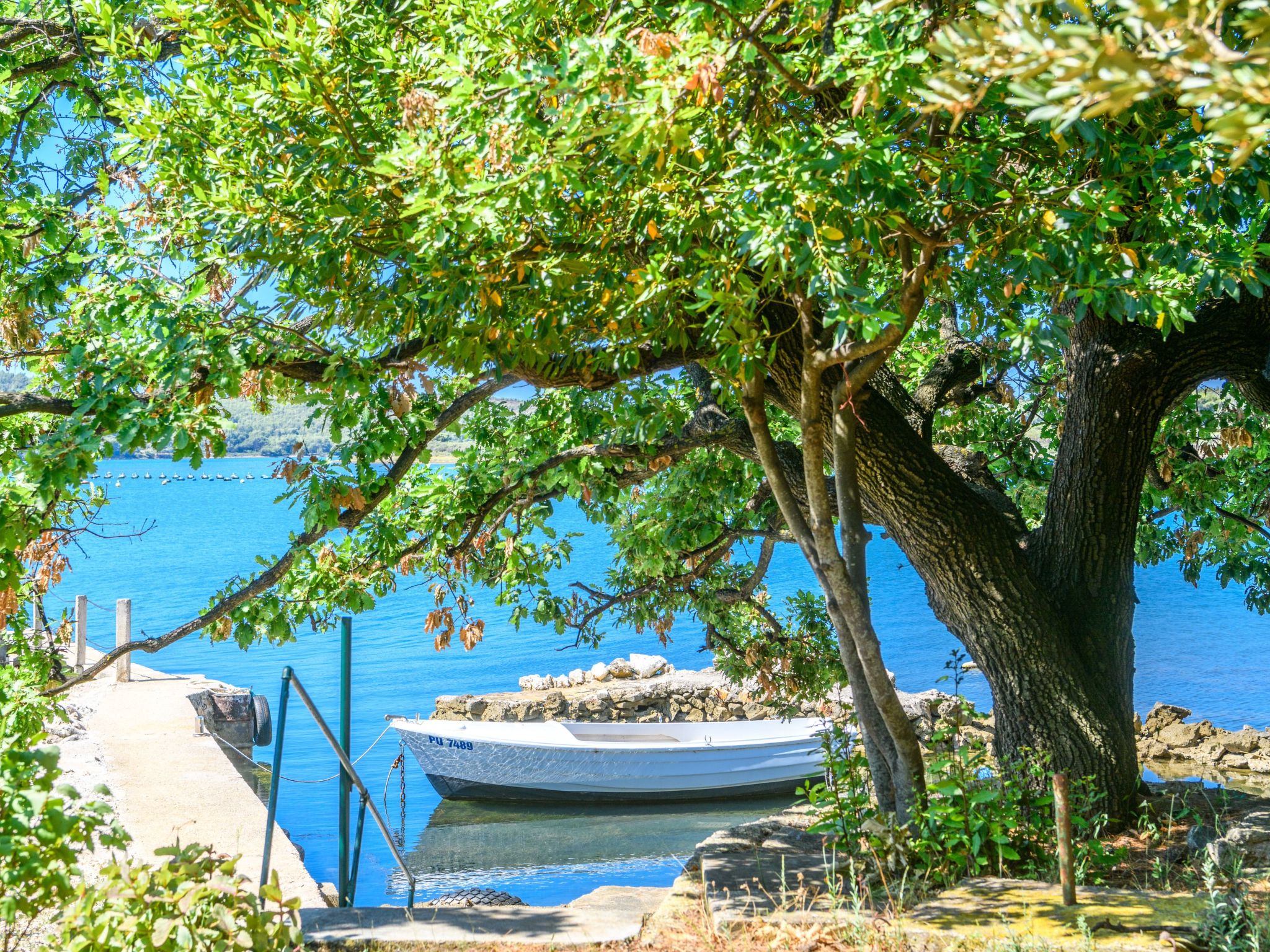 Photo of Wunderschönes Ferienhaus in Pomer mit Garten