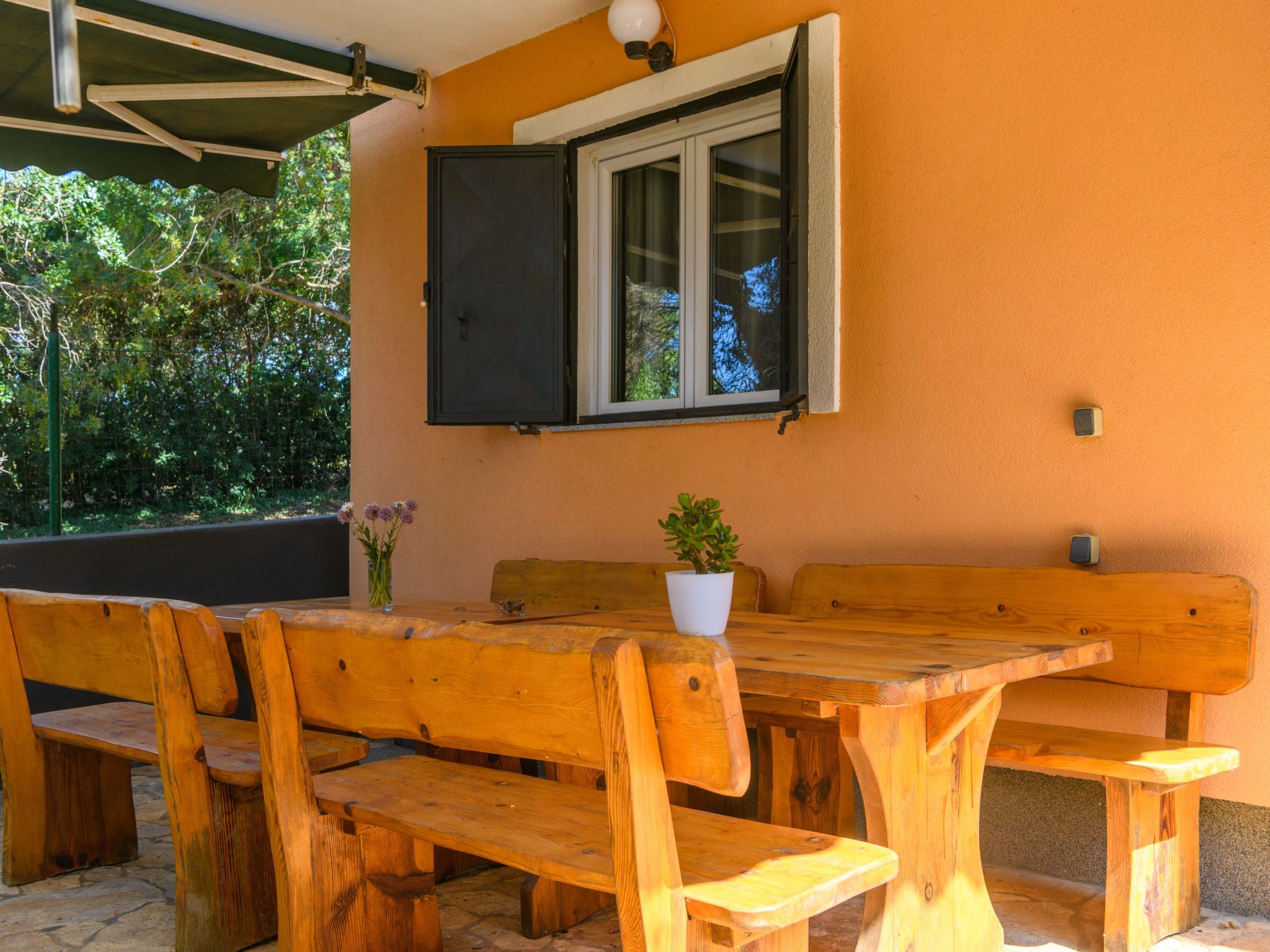Photo of Wunderschönes Ferienhaus in Pomer mit Garten