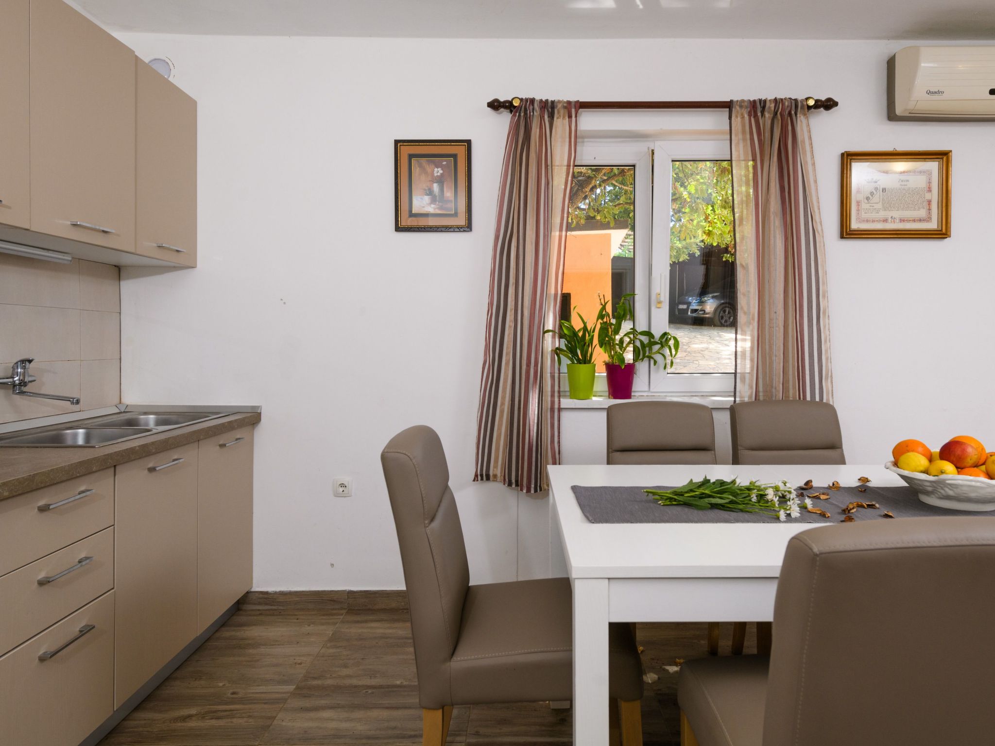 Photo of Wunderschönes Ferienhaus in Pomer mit Garten