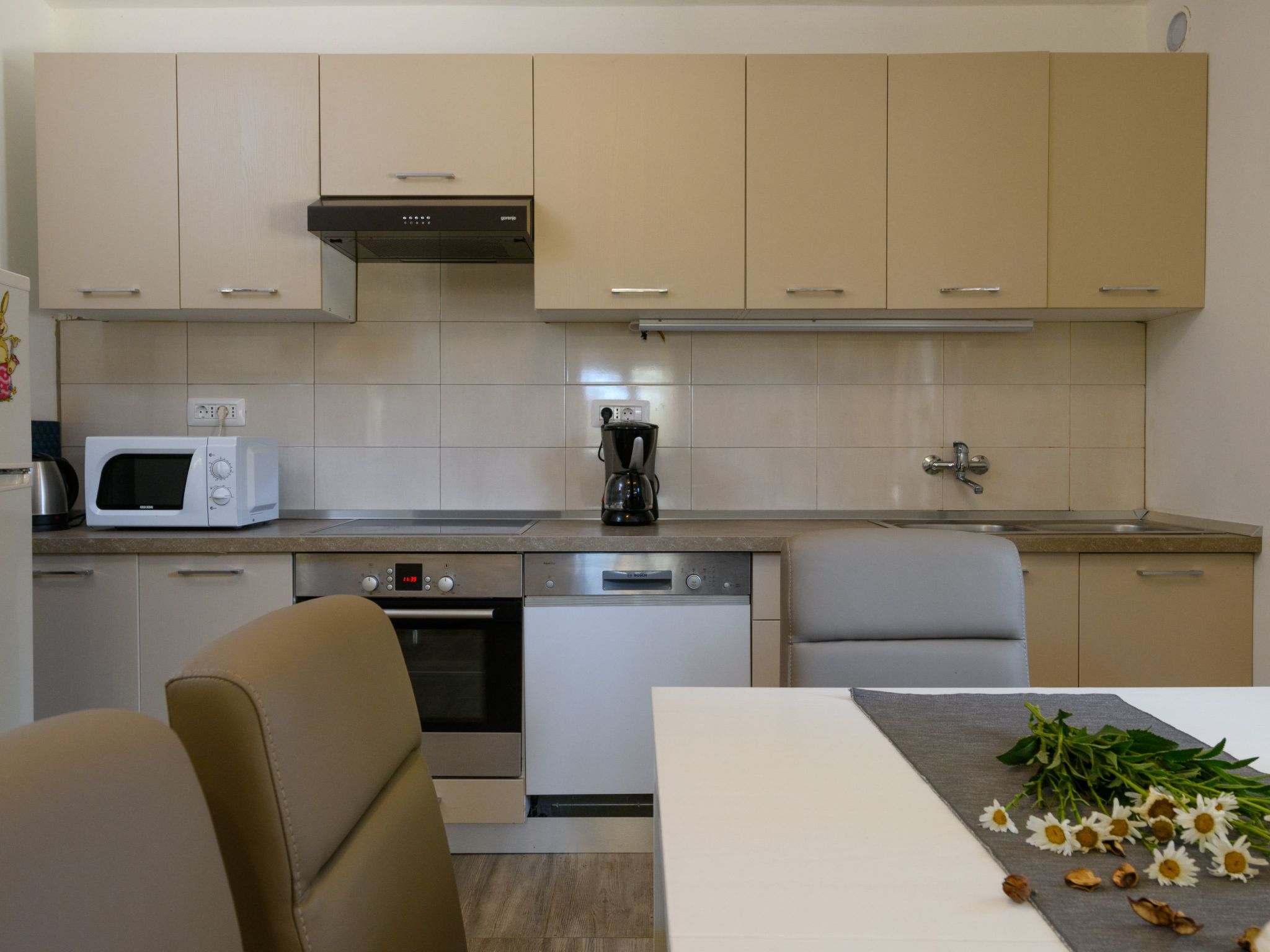 Photo of Wunderschönes Ferienhaus in Pomer mit Garten