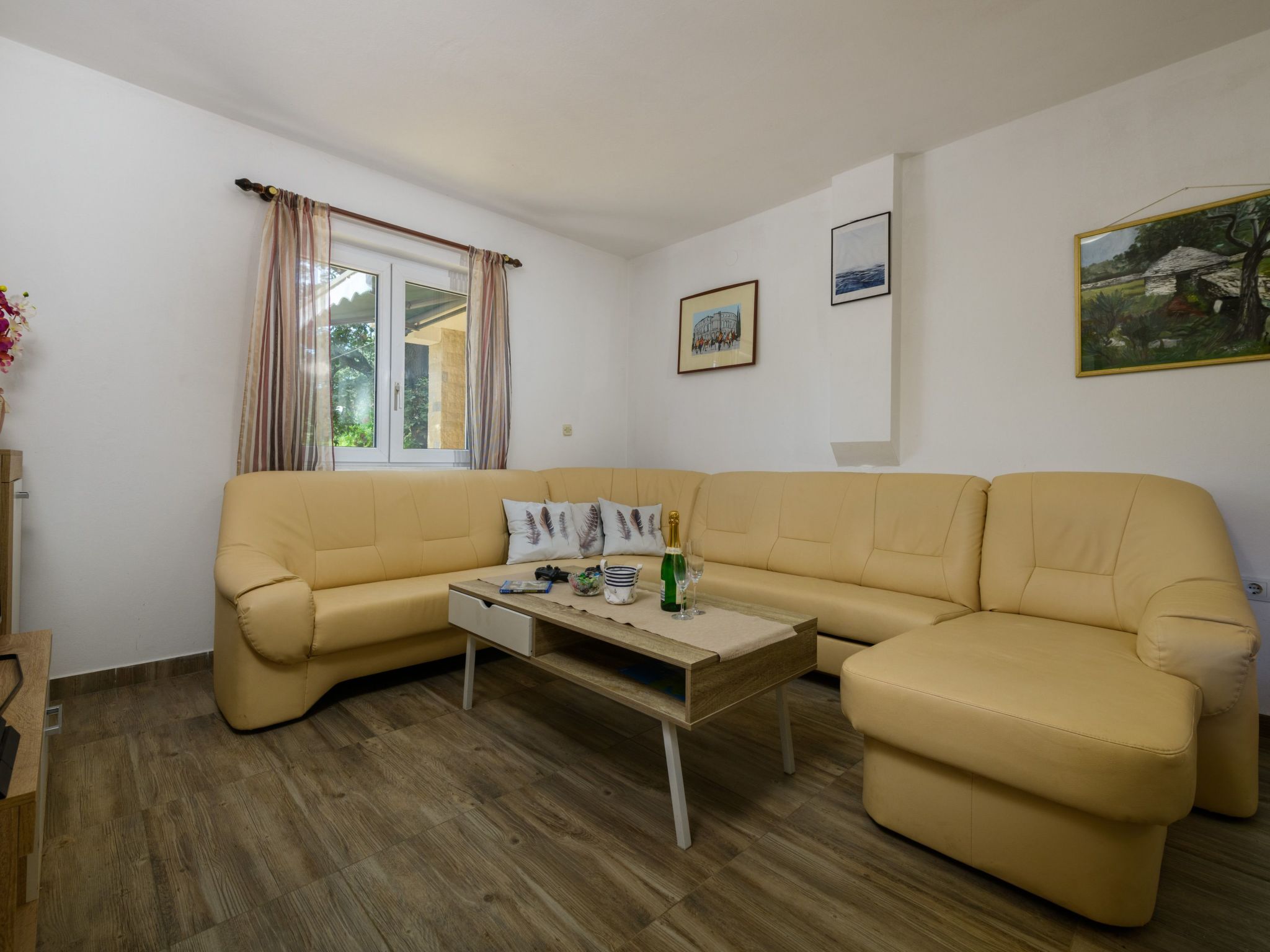 Photo of Wunderschönes Ferienhaus in Pomer mit Garten