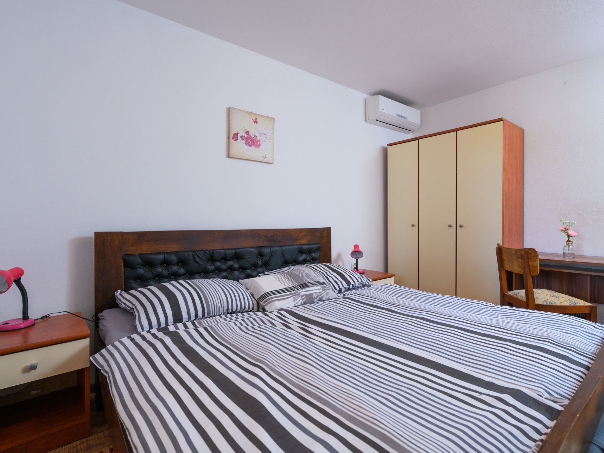 Photo of Wunderschönes Ferienhaus in Pomer mit Garten