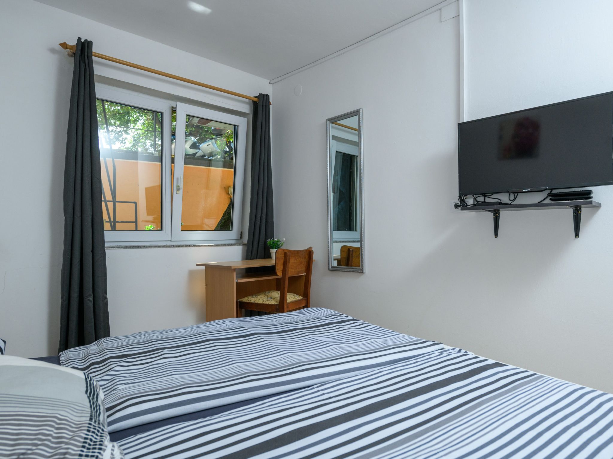 Photo of Wunderschönes Ferienhaus in Pomer mit Garten