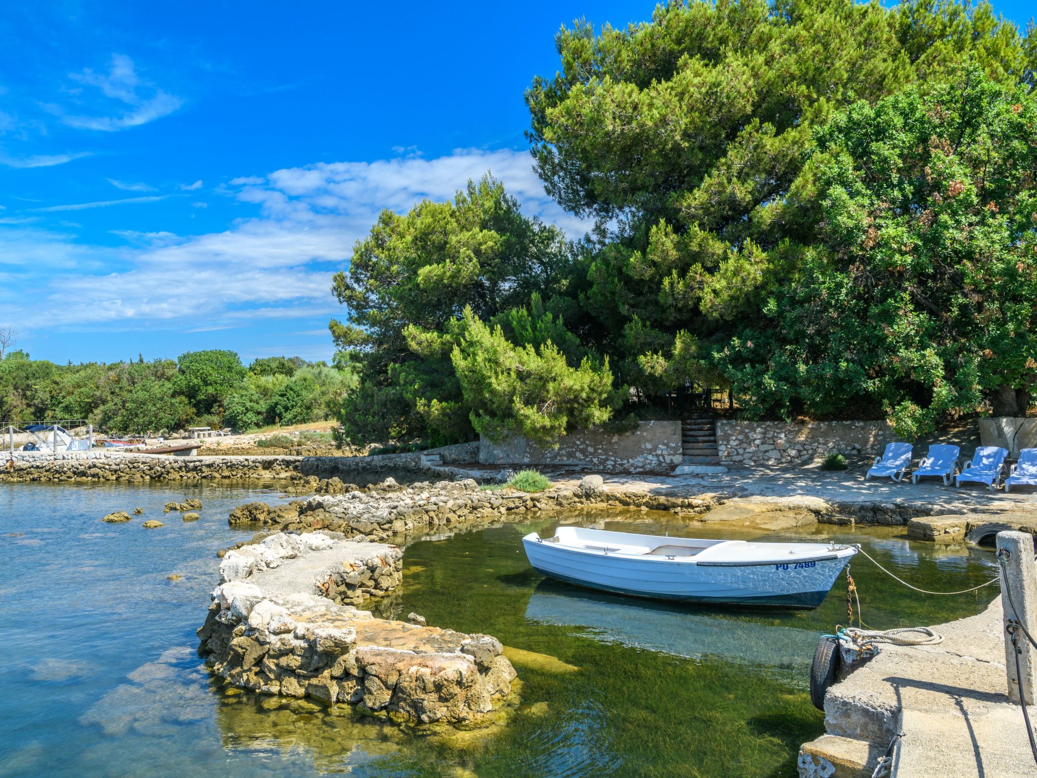 Photo of Wunderschönes Ferienhaus in Pomer mit Garten