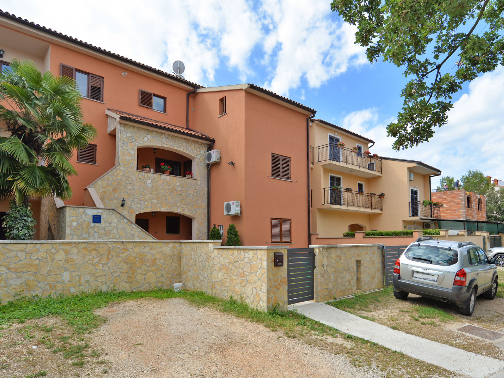 Apartment 295