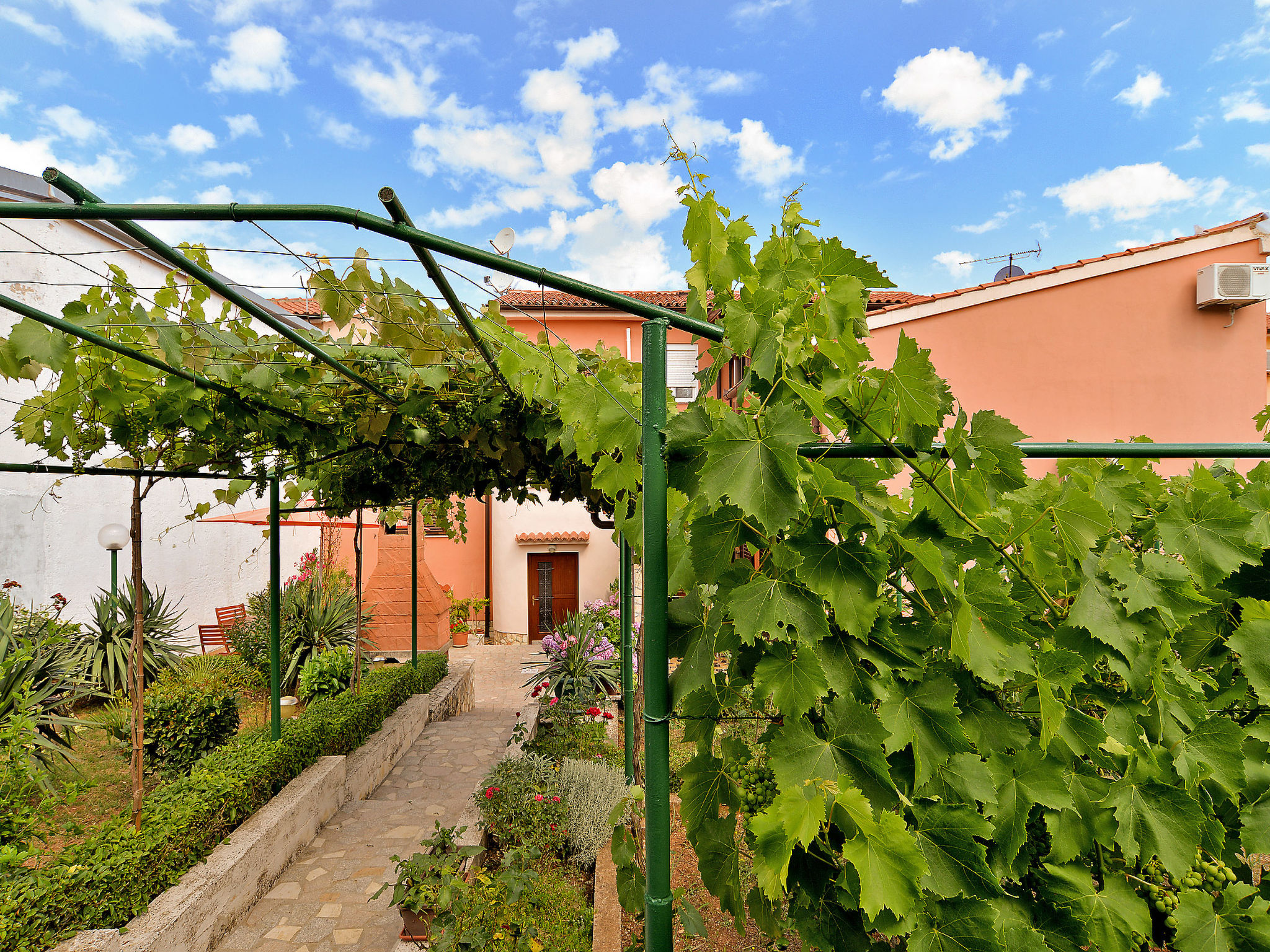 Apartment 295