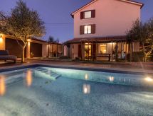 Villa Donatella in Pula: Privézwembad en Tuin op 3 km van Zee - thumbnail 4