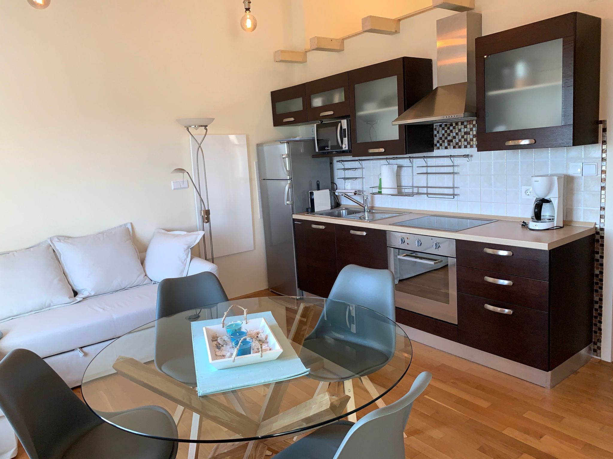 Appartement mit Blick auf das Wasser-Drinnen